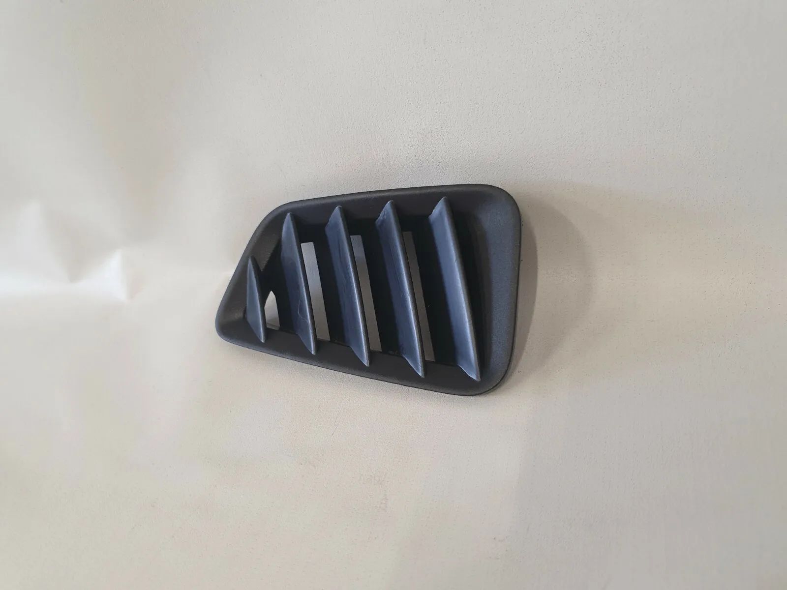 original GJ6A60161 Mazda 6 02-08 grade de ventilação direita