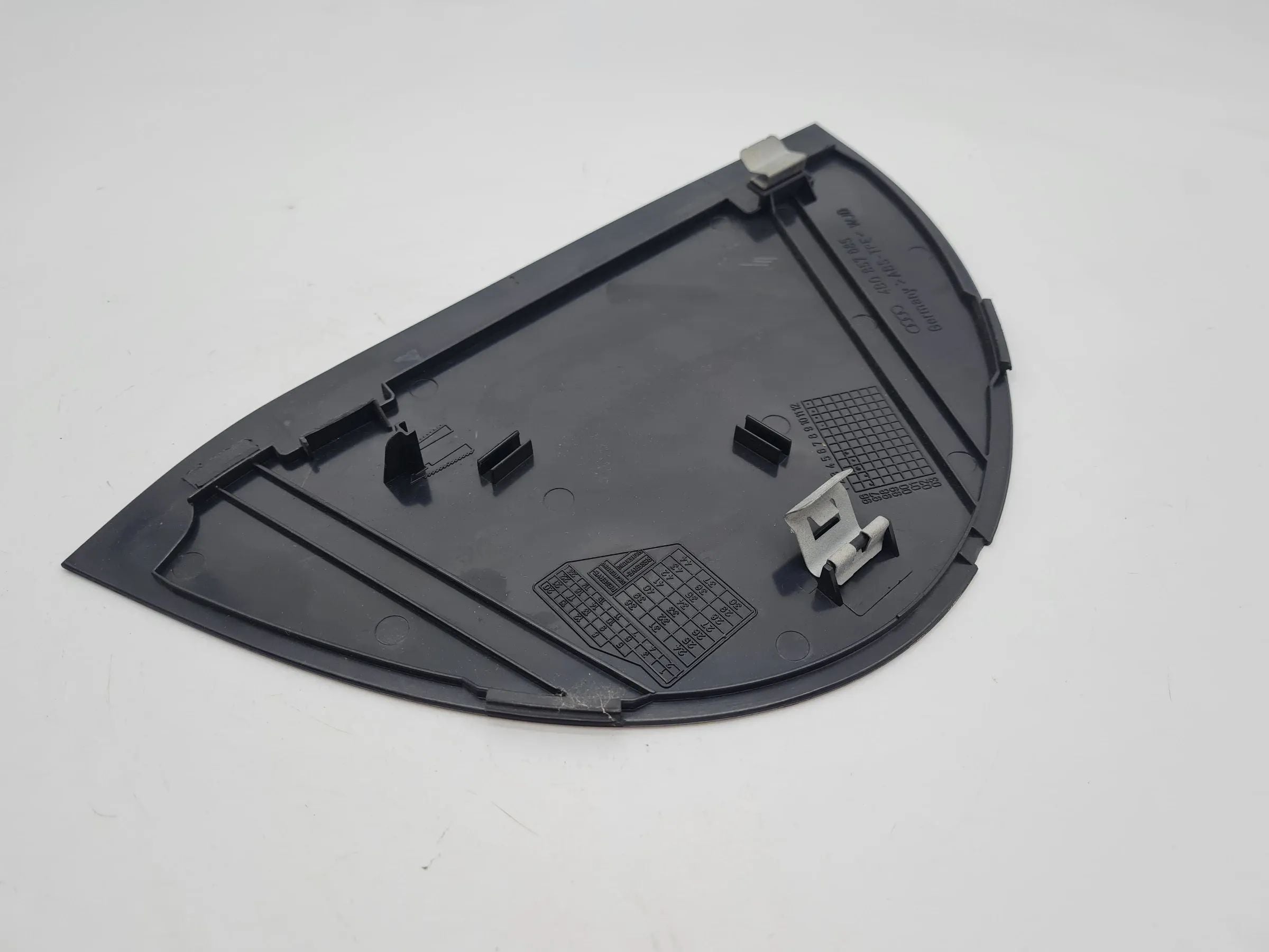 Original Audi A6 (4B2/4B4) Armaturenbrett Seitenblende Links Schwarz 4B0857085
