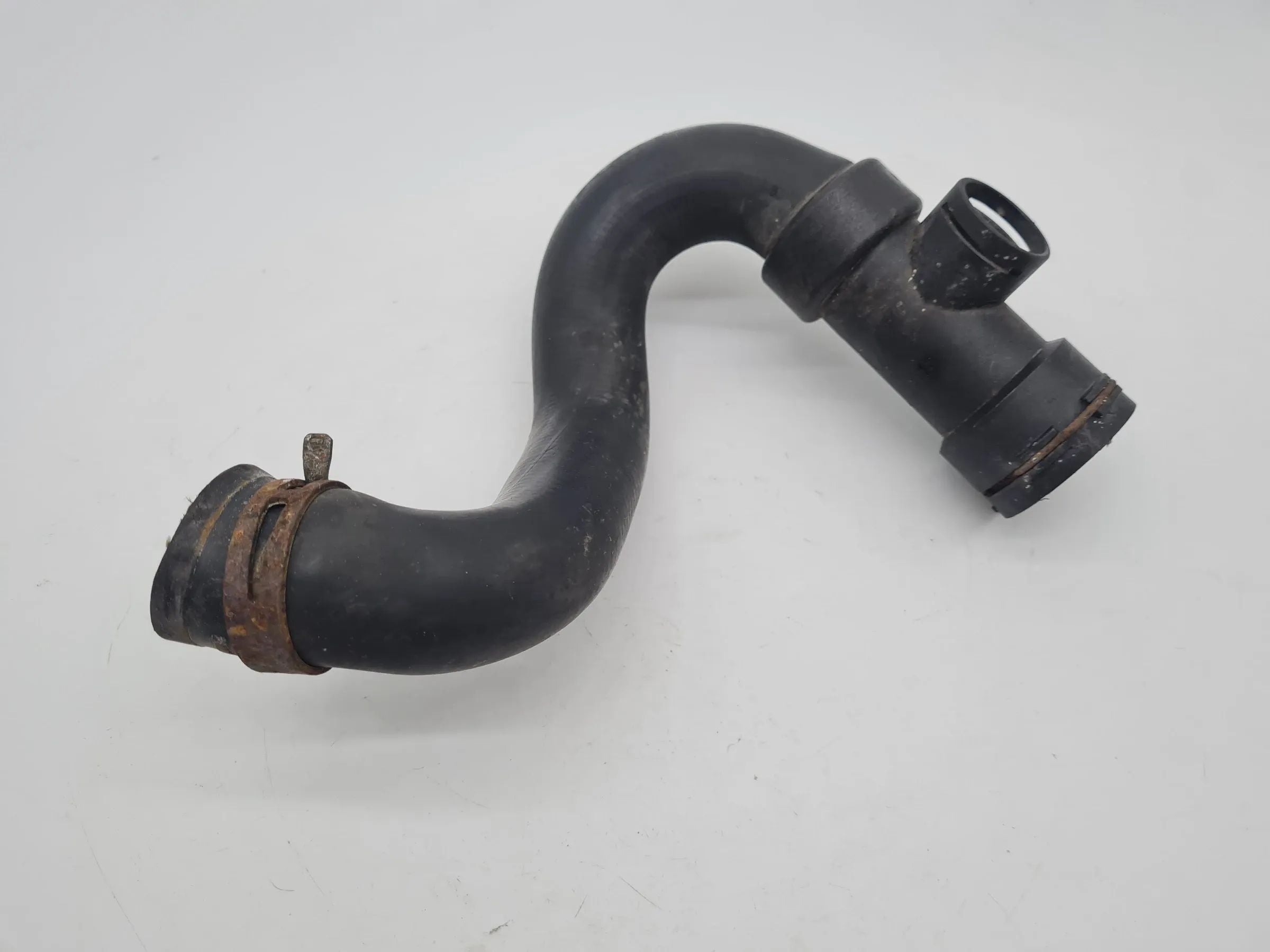 Original Audi A6 (4B2/4B4) 2.4 V6 Kühlerschlauch Kühlwasser 4B0121049