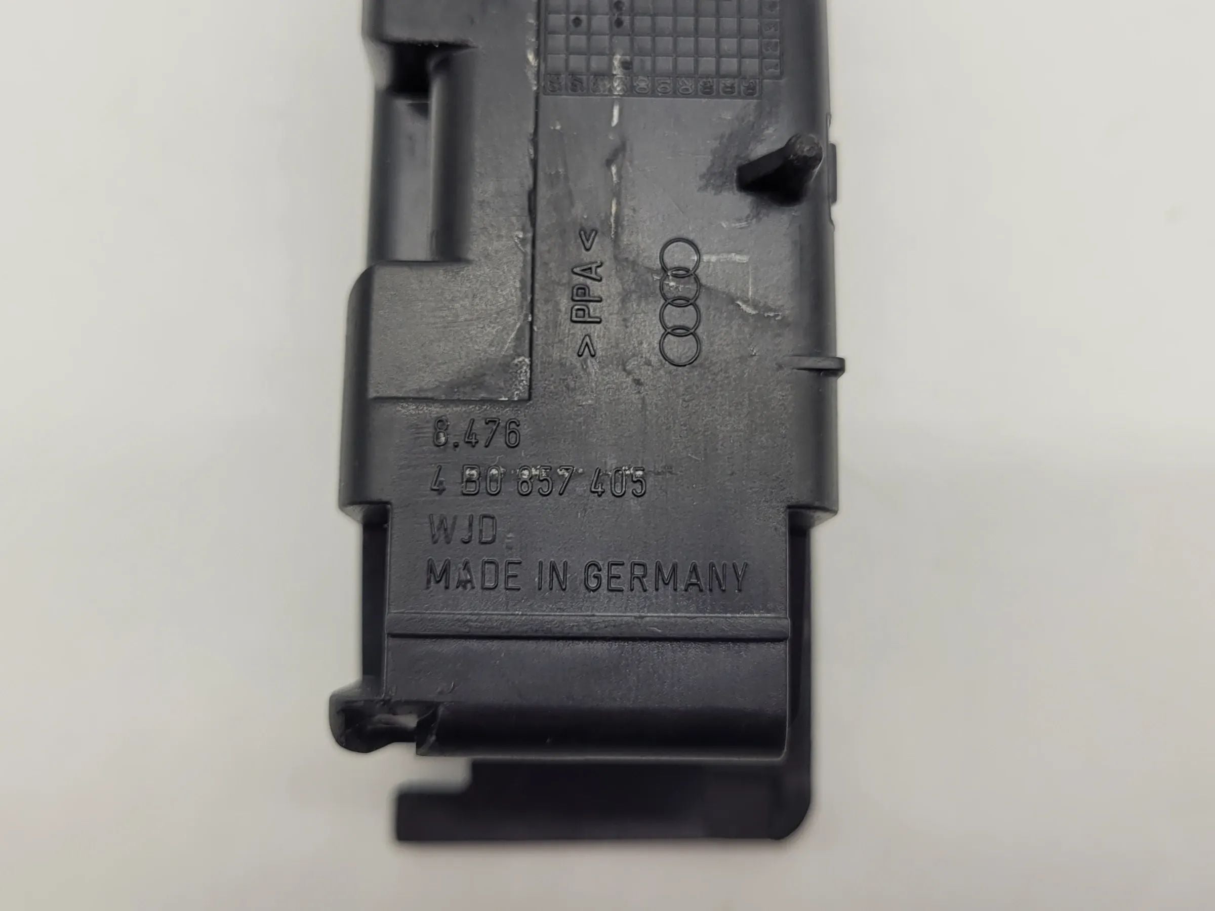 Original Audi A6 (4B2/4B4) Aschenbechereinsatz 4B0857405