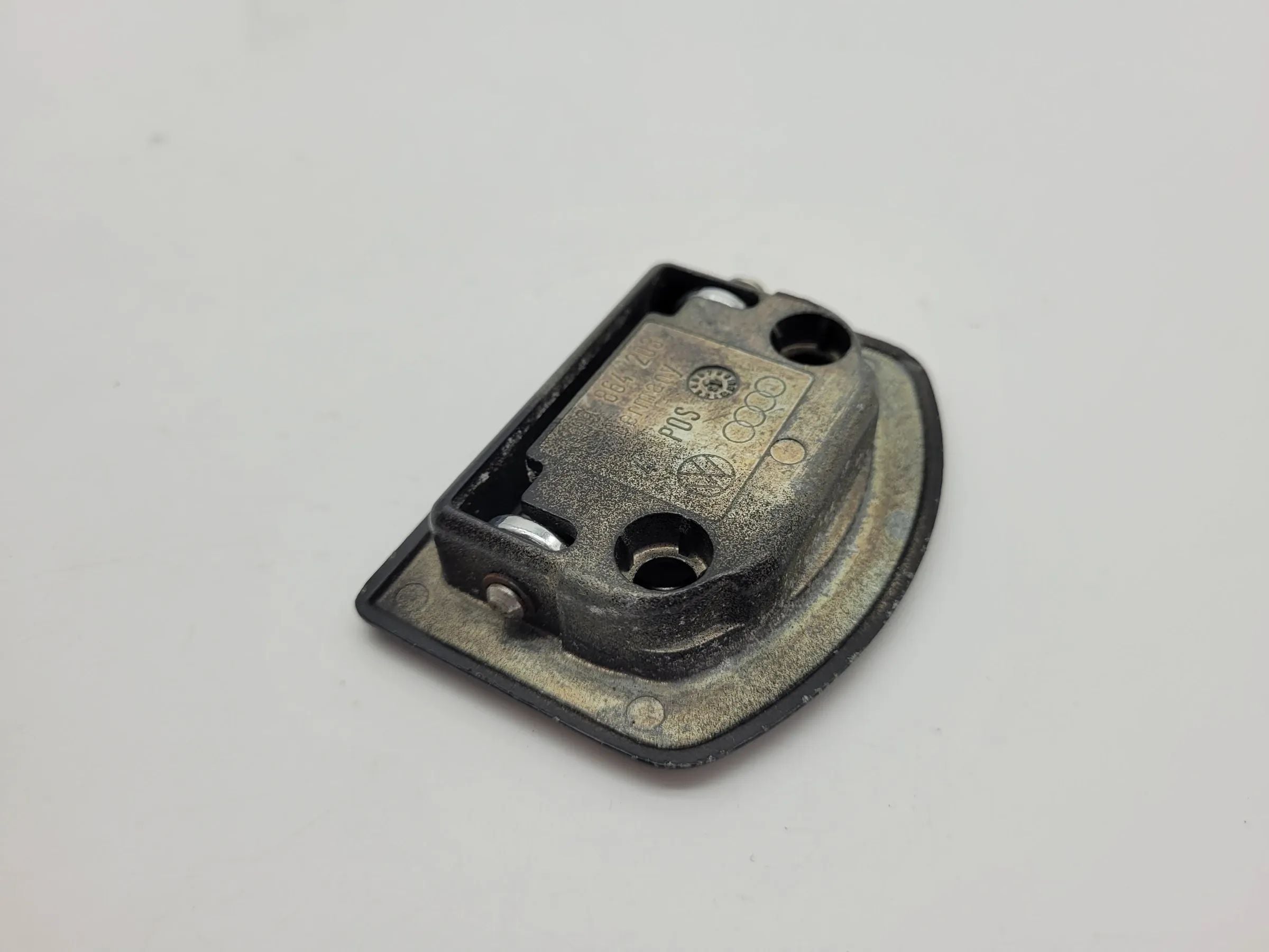 Original Audi A6 (4B2/4B4) Kofferraum Verzurrösen R/L 809864203