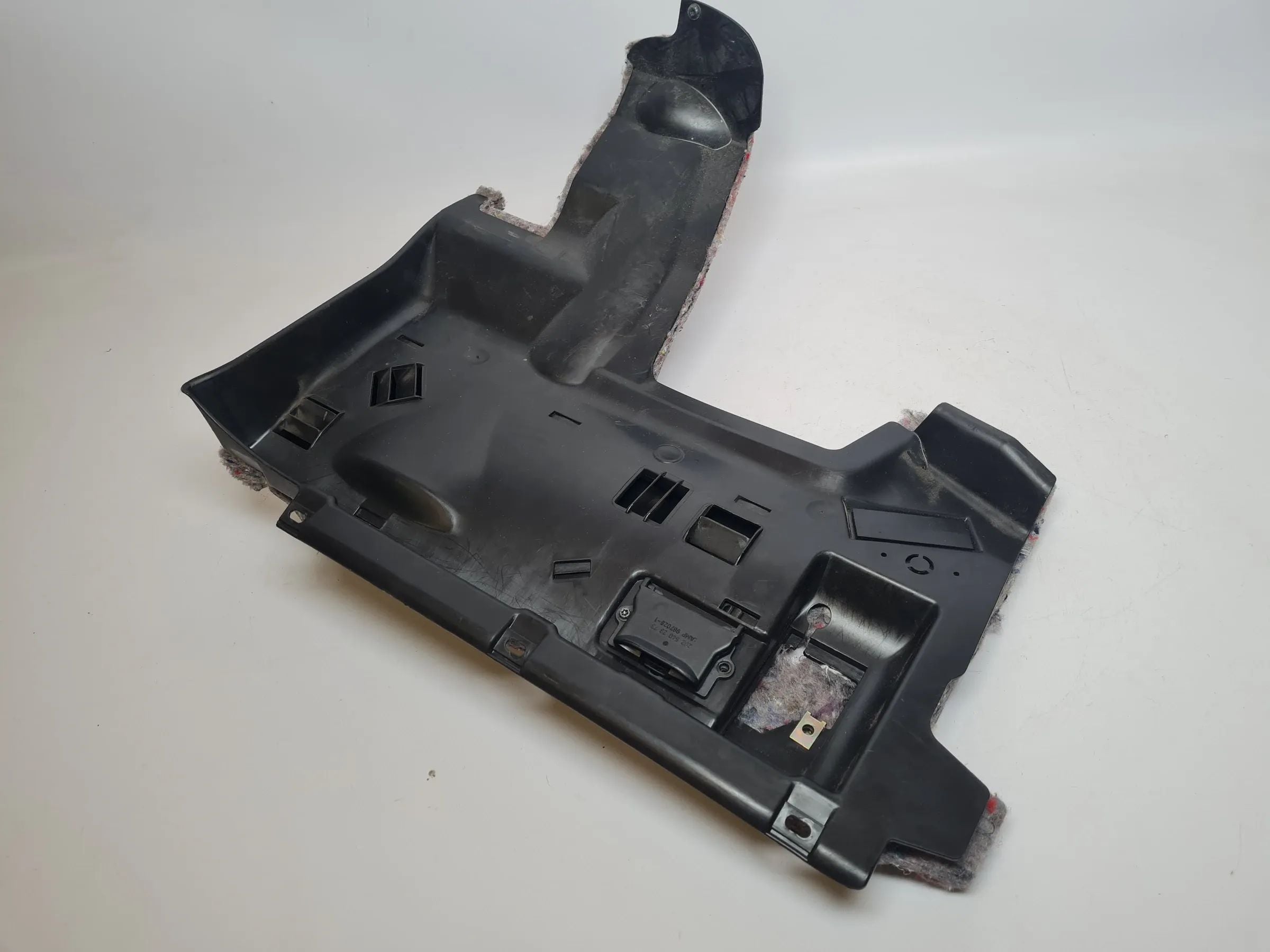 Original Mercedes-Benz C-Klasse (W203) Fußraumverkleidung Links, A2036804739