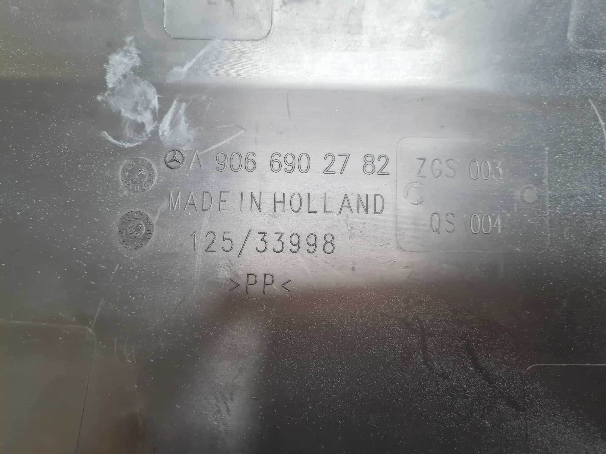 Original Mercedes-Benz Sprinter Schautzleister / Zierleiste Links A9066902782