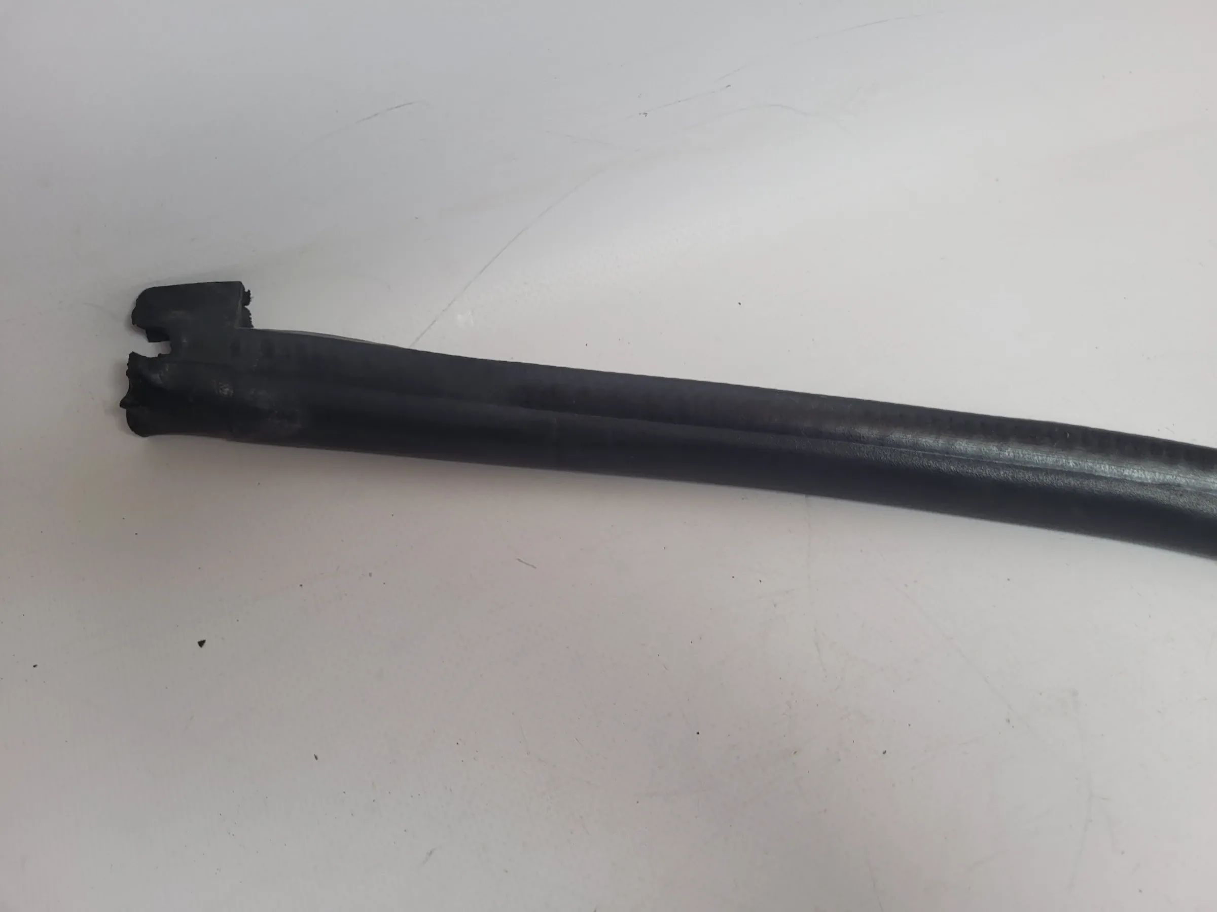 Original Audi A6 (4B2/4B4) Dichtung Abdeckung Wasserkasten Batterie (4B1819447)