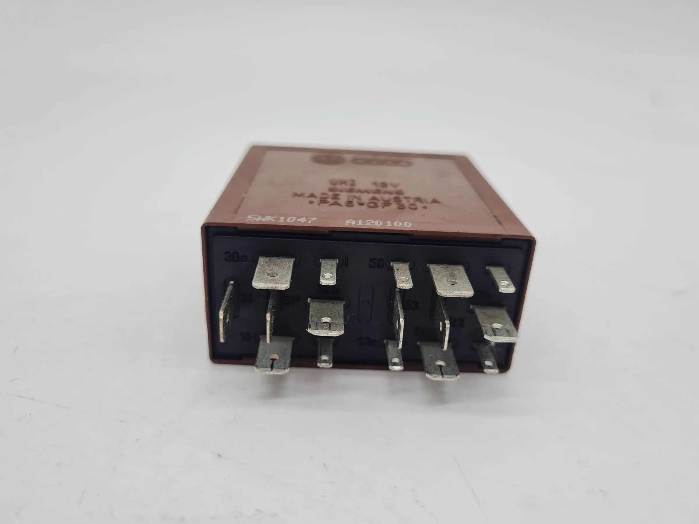 Original Audi A6 (4B2/4B4) Relais Arbeitsrelais Wischwasser 4B0955531E