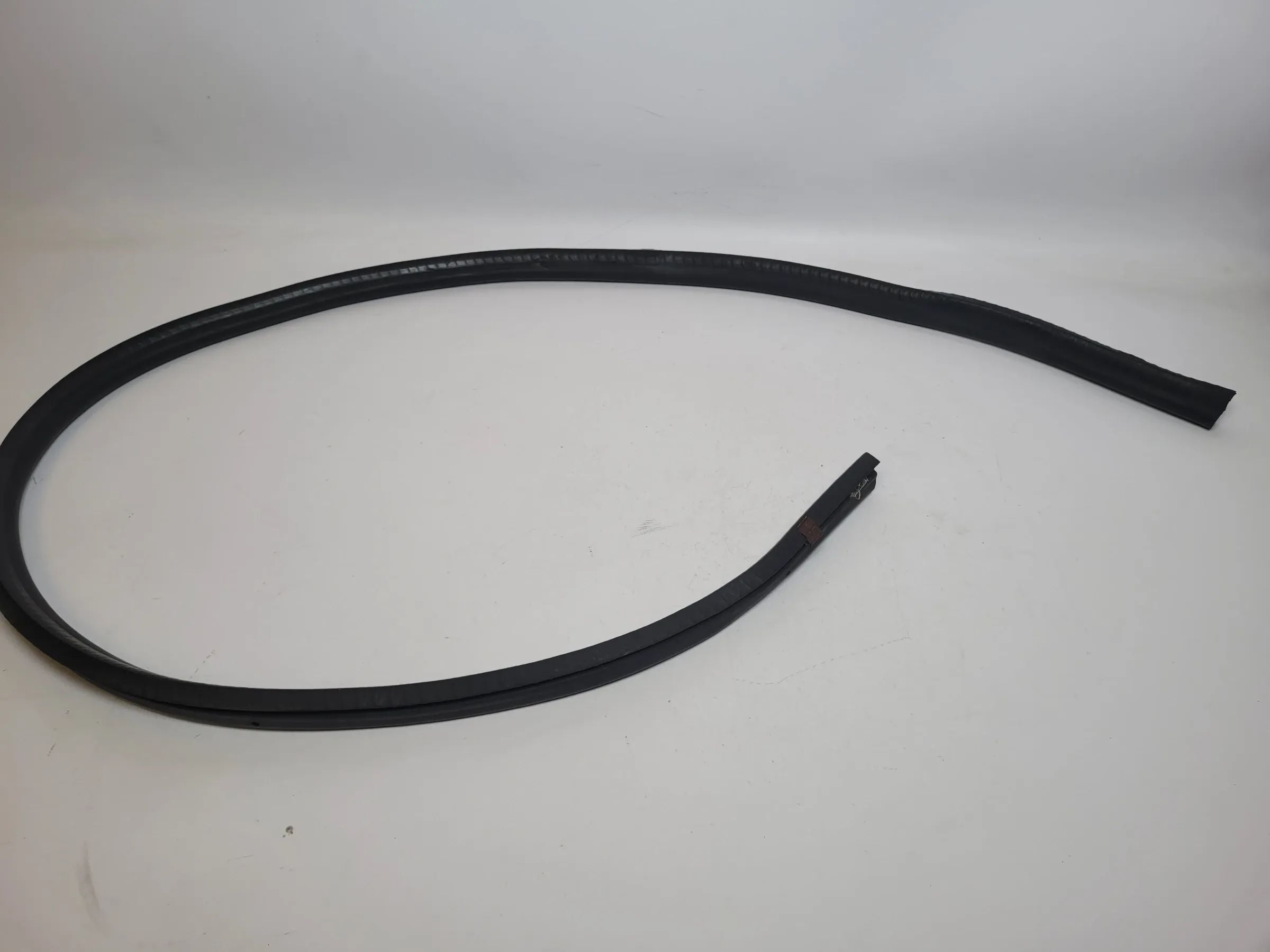 Original Audi A6 (4B2/4B4) Dichtung Motorhaube (über Scheinwerfer) Vorne