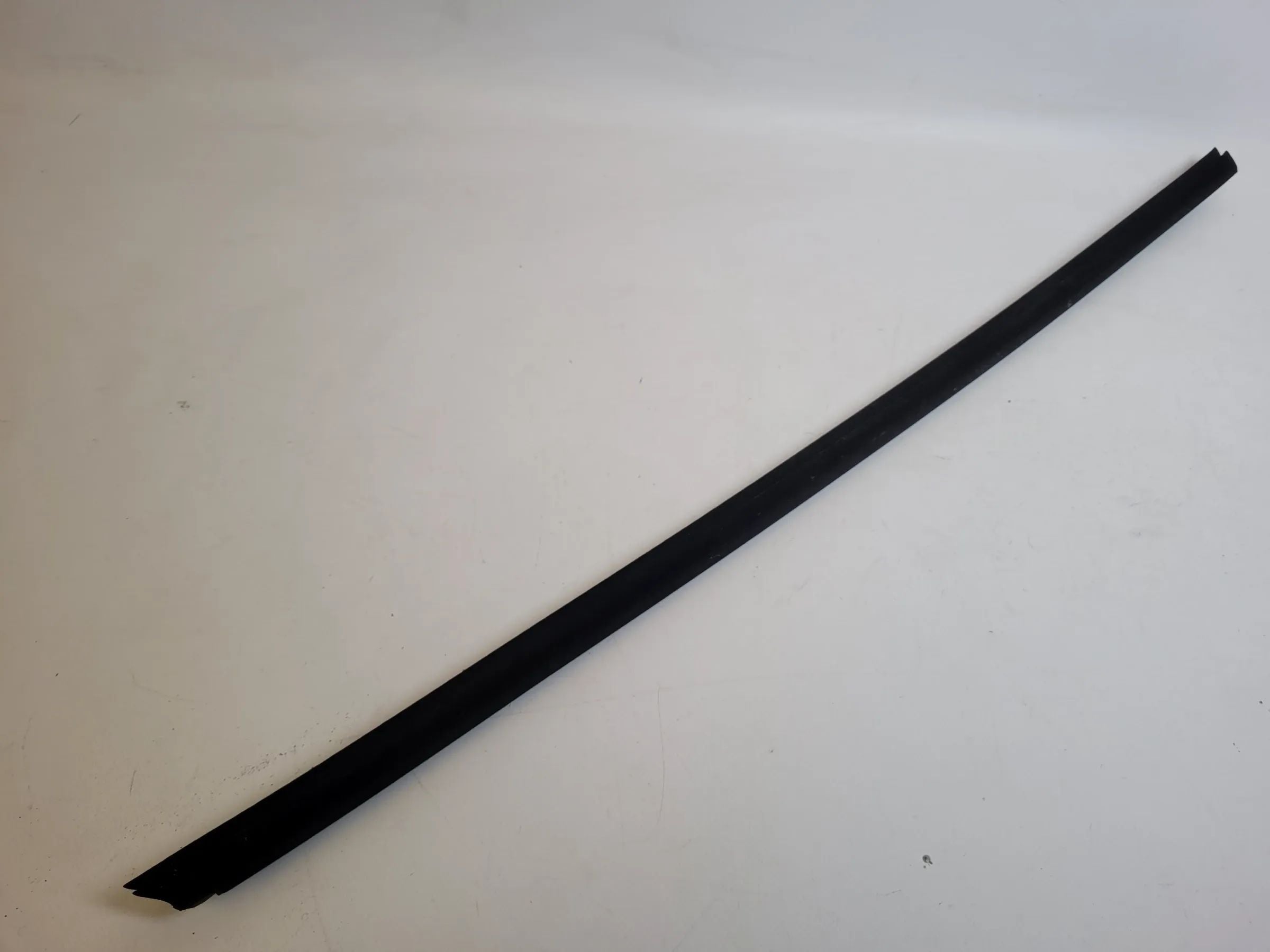 Original Audi A4 (8E/B6/B7) Tür Fenster Dichtung Leiste Rechts 8E0837480
