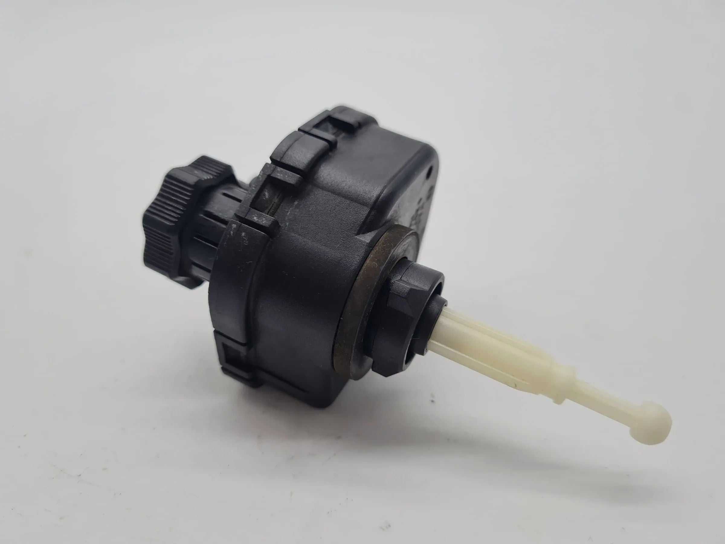 Original Opel Astra F Stellmotor Leuchtweitenregulierung LWR L/R 0307852300