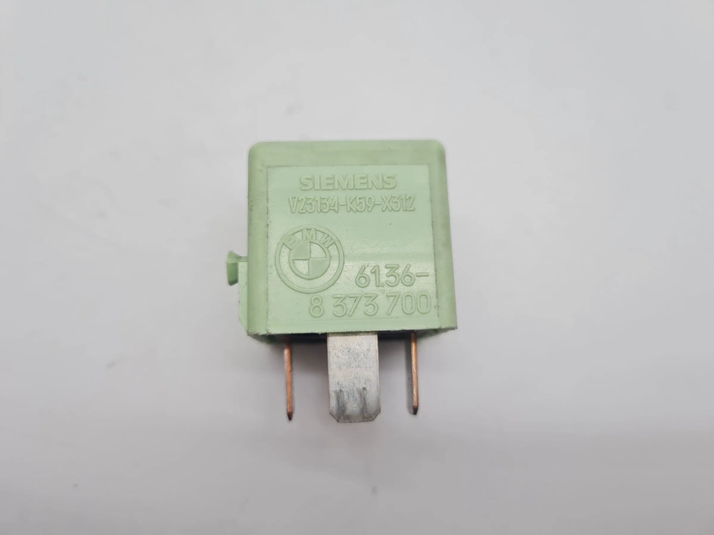 Original BMW E36 E38 E39 E46 E53 E60 E61 Z3 X3 Relais Grün 61.36-8373700