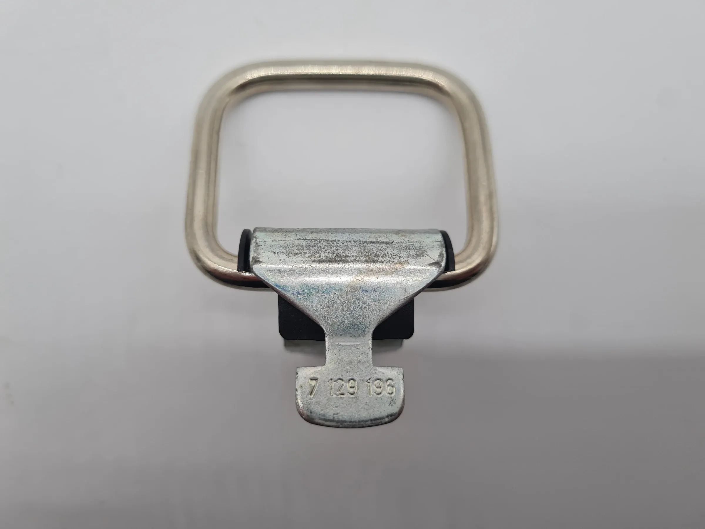 Original BMW 3er (E90/E91) Kofferraumösen Haken Halter Rechts 7129196