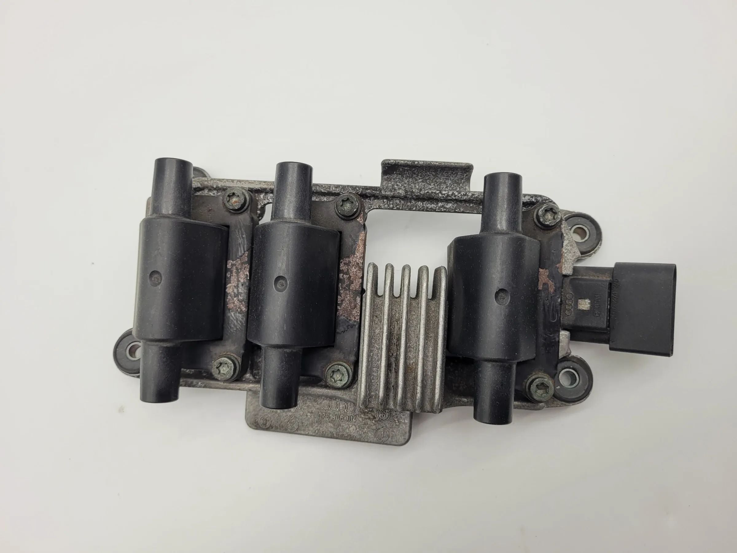 Original Audi A4/A6 VW Passat Zündspule 078905104