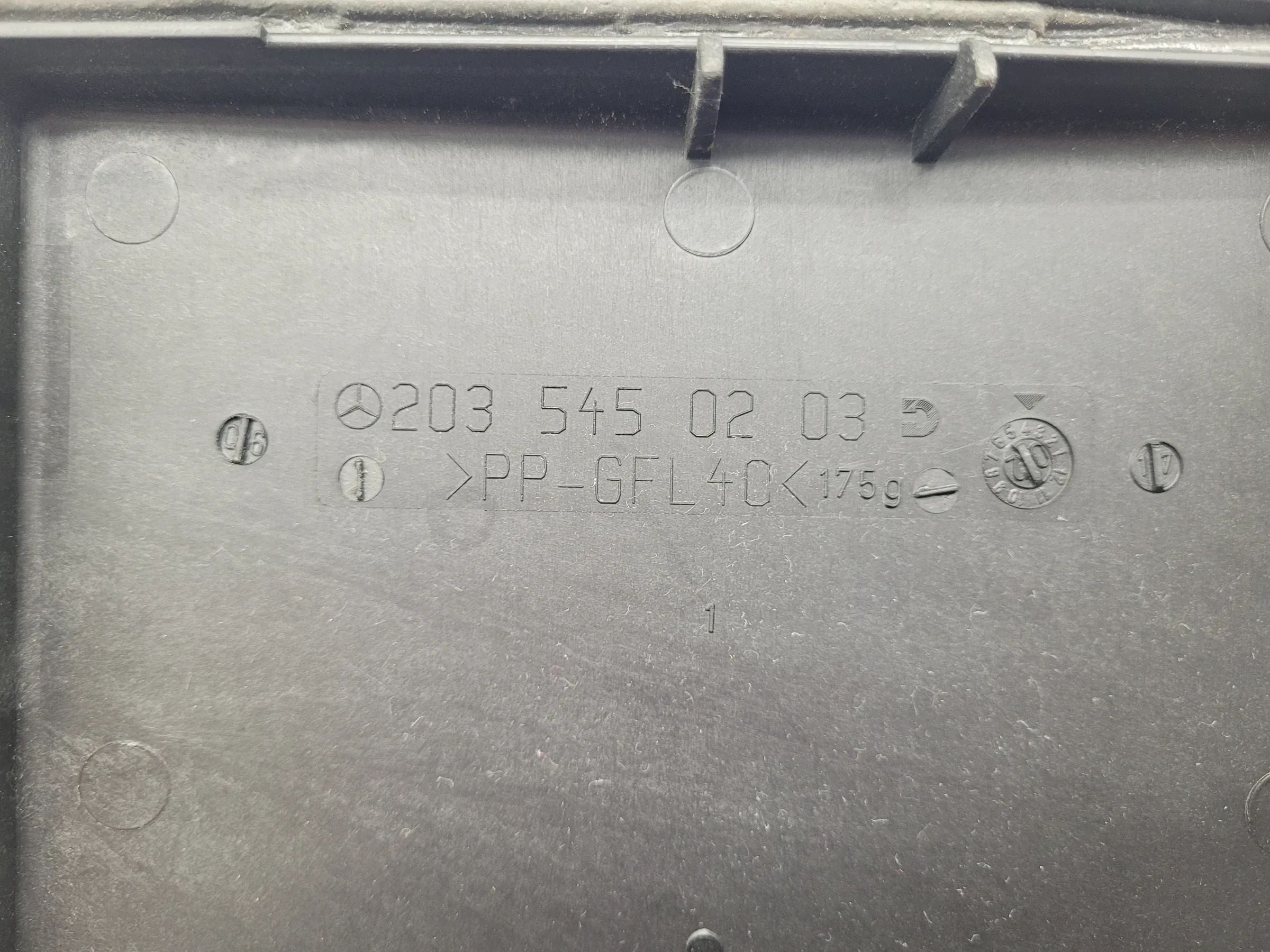 Original Mercedes C-Klasse (W203) Abdeckung Sicherungskasten, A2035450203