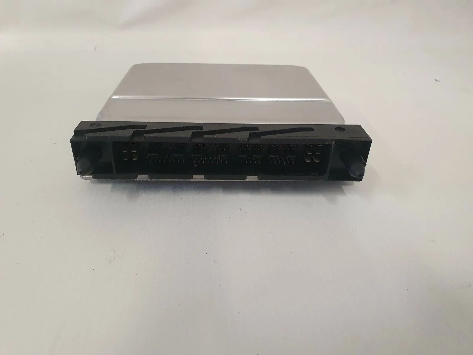 กล่องควบคุมเครื่องยนต์ Volvo V70 XC70 2.5T 154KW 210PS หมายเลข 08675760 A Bosch 0261207712