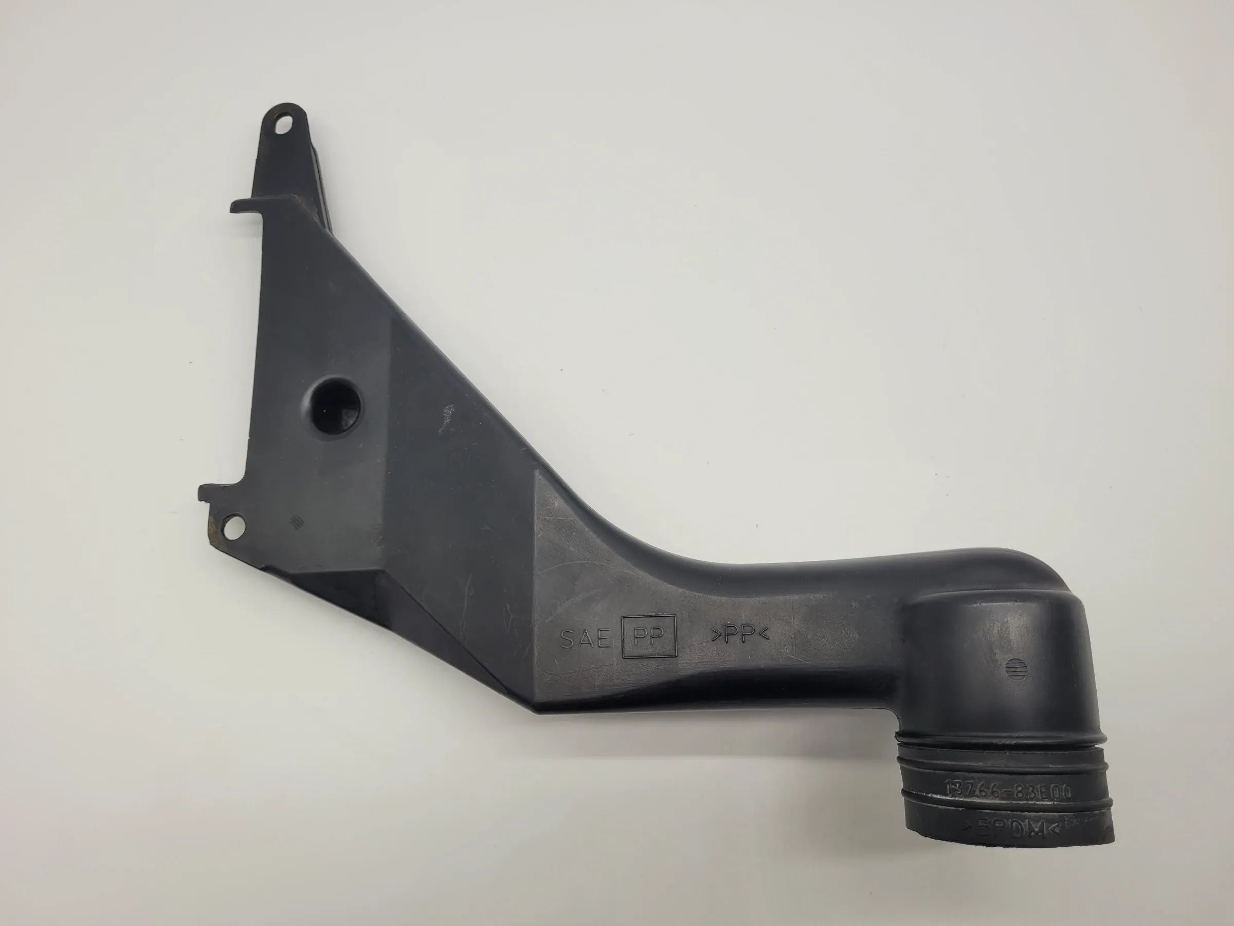 Opel Agila A (H00) Luftsaugrohr / Ansaugrohr 13766-83E00