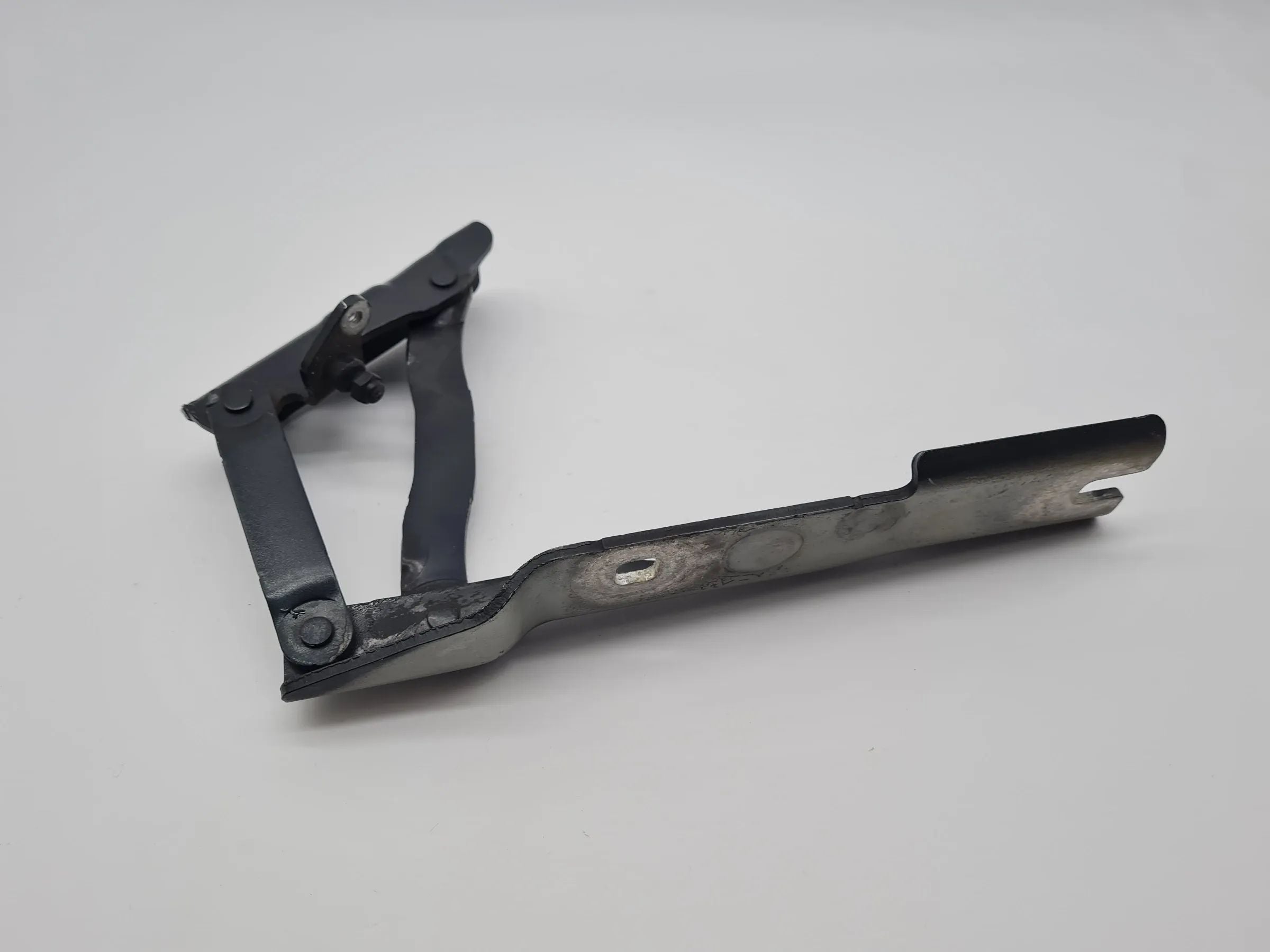 Original BMW 5er (E60/E61) Scharnier Motorhaube Vorne Rechts 41.61-7 008 728