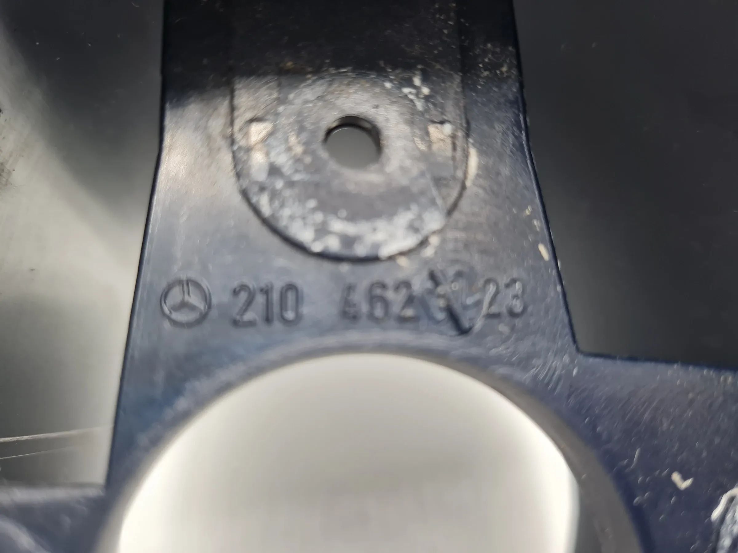 Original Mercedes-Benz E-Klasse (W210) Lenksäulenverkleidung A2104620223