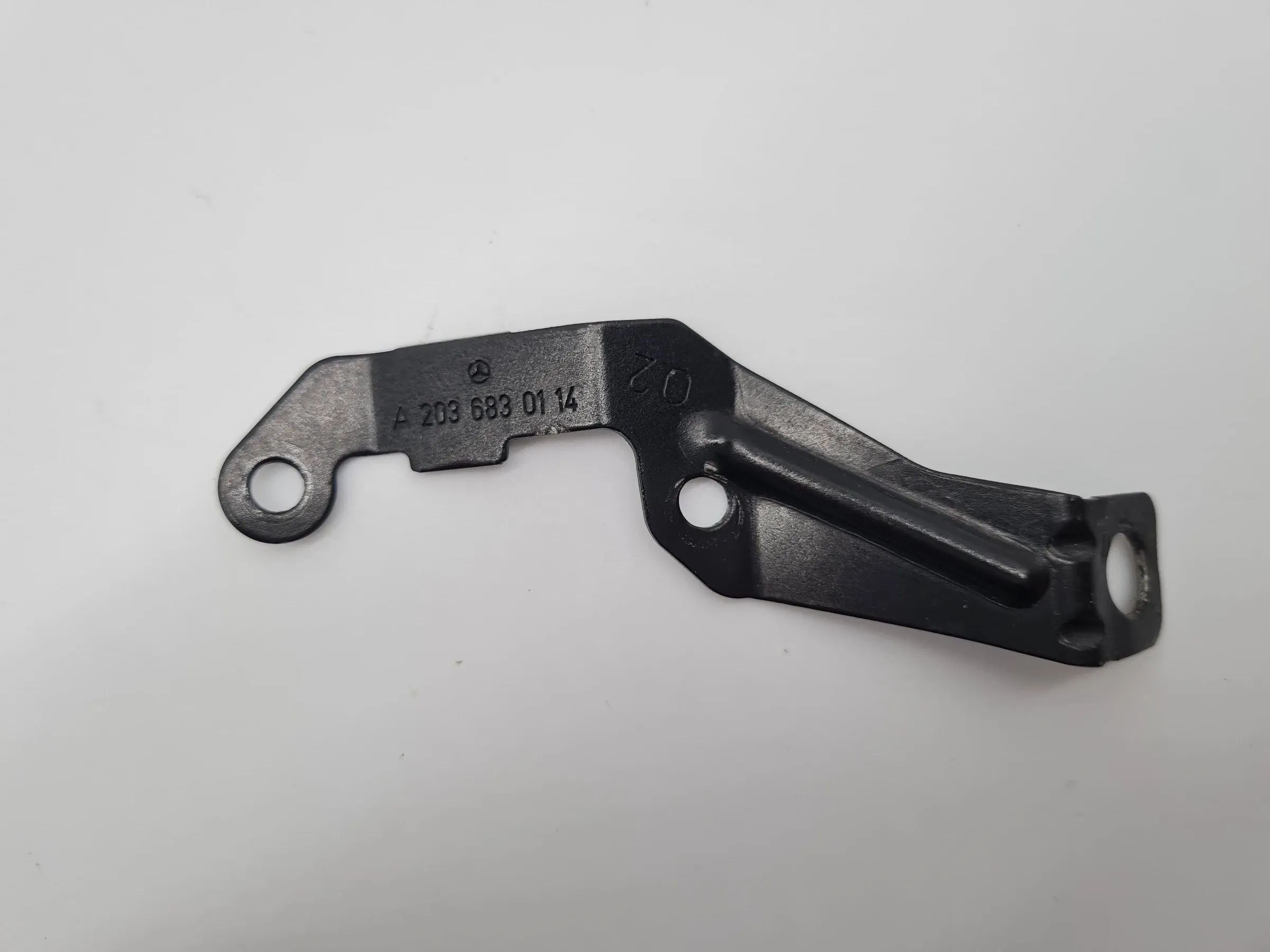 Original Mercedes C-Klasse (W203) Halterung Mittelkonsole Rechts A2036830214