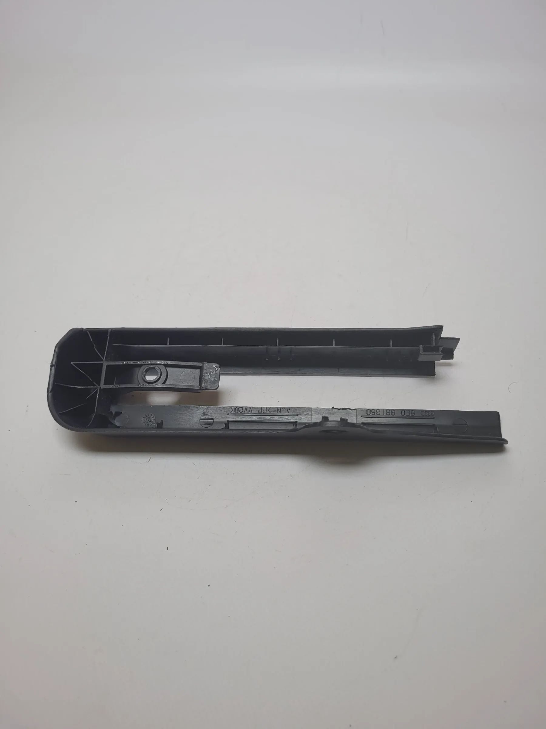Original Audi A4 (8E/B6/B7) Verkleidung Sitz-Führungsschiene 8e0881350