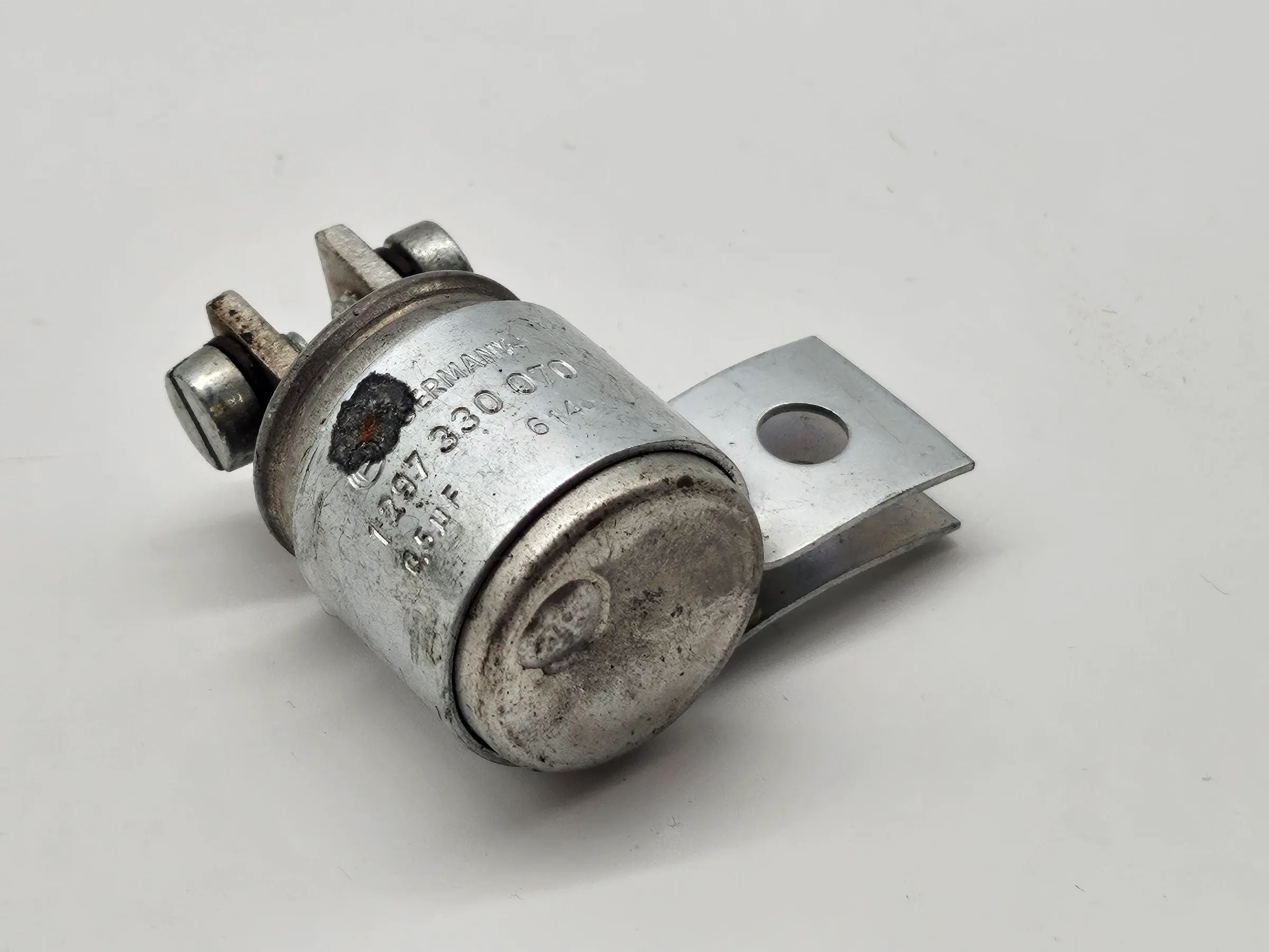 Condensateur Bosch 1 297 330 070 / Condensateur d'allumage avec connexion à vis 1297330070