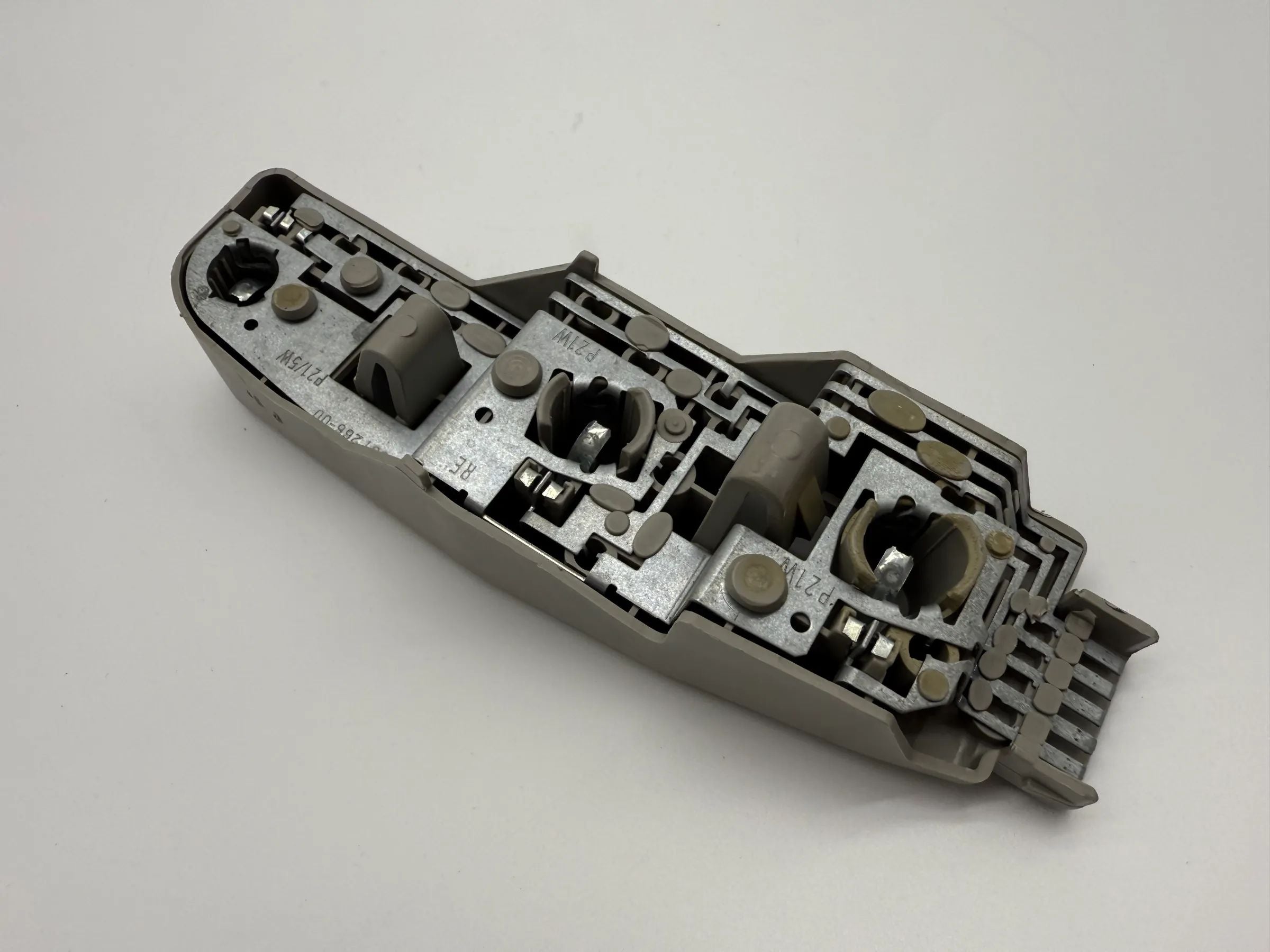 Oryginalny uchwyt lampy tylnej Ford Fiesta 3 III prawy 89FG 13N004 AA