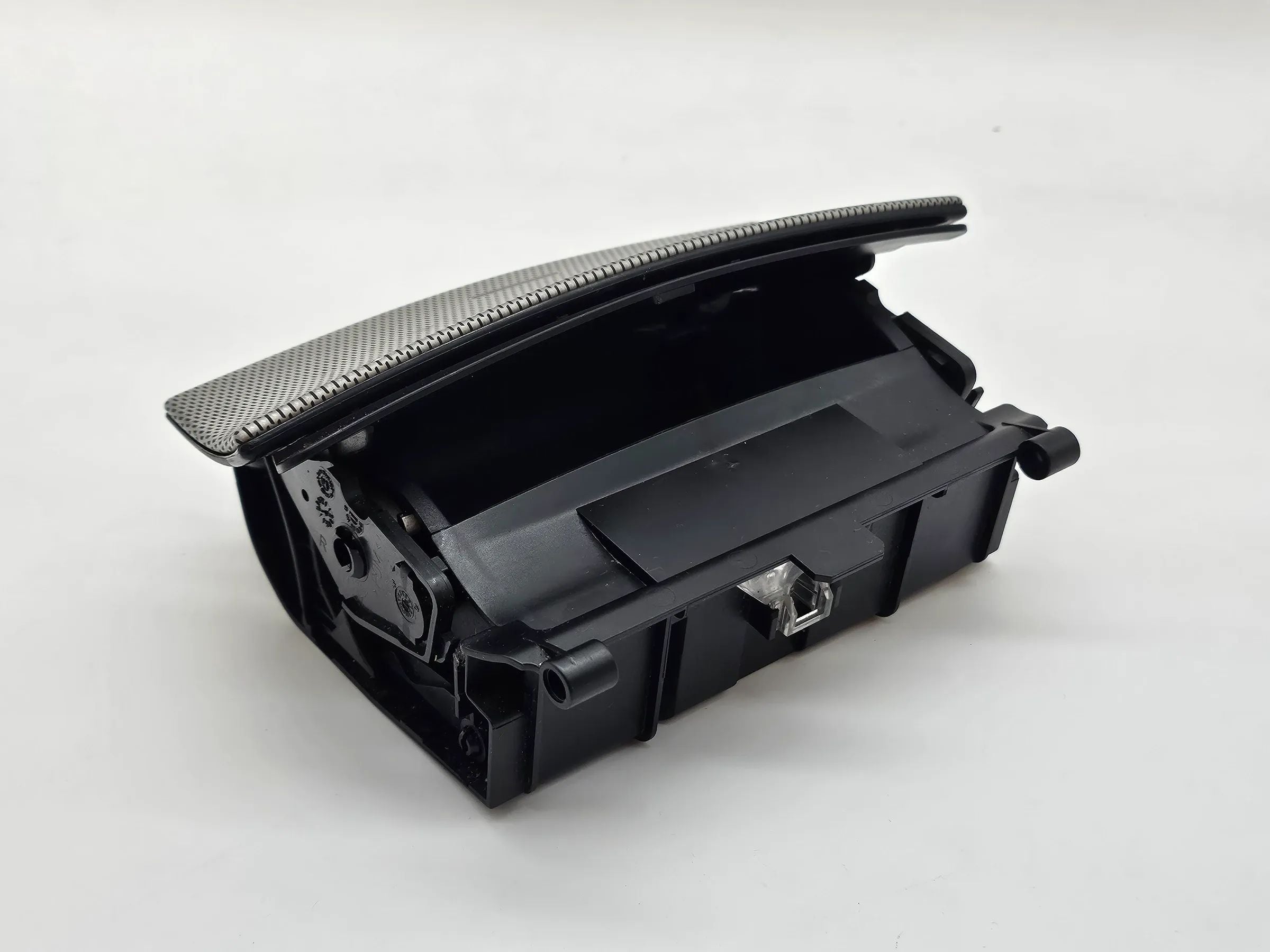 Orig. MERCEDES-BENZ C-KLASSE S203 W203 CL203 Aschenbecher Mitte vorn A2036800852