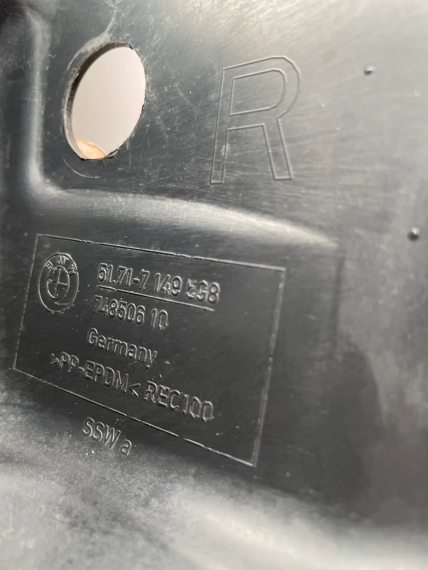 Original BMW 5er (E60/E61) Abdeckung Radaufhängung Rechts 7149598