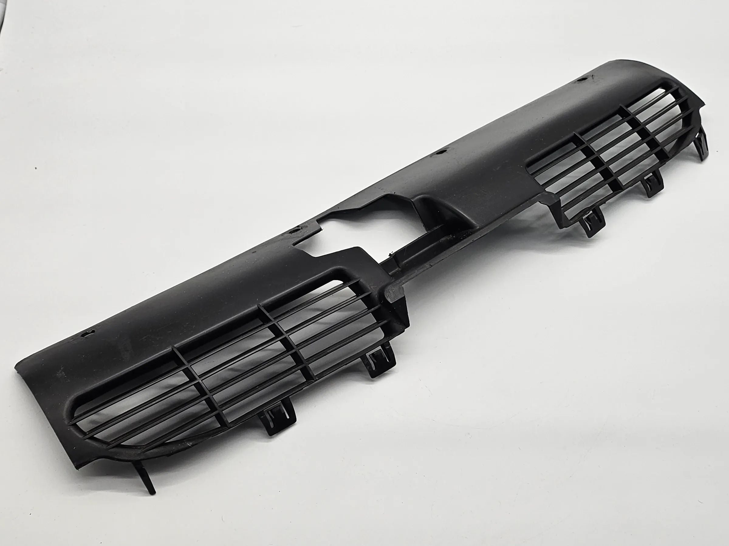 Оригинальная решетка радиатора Peugeot 206CC передняя 96495663XT