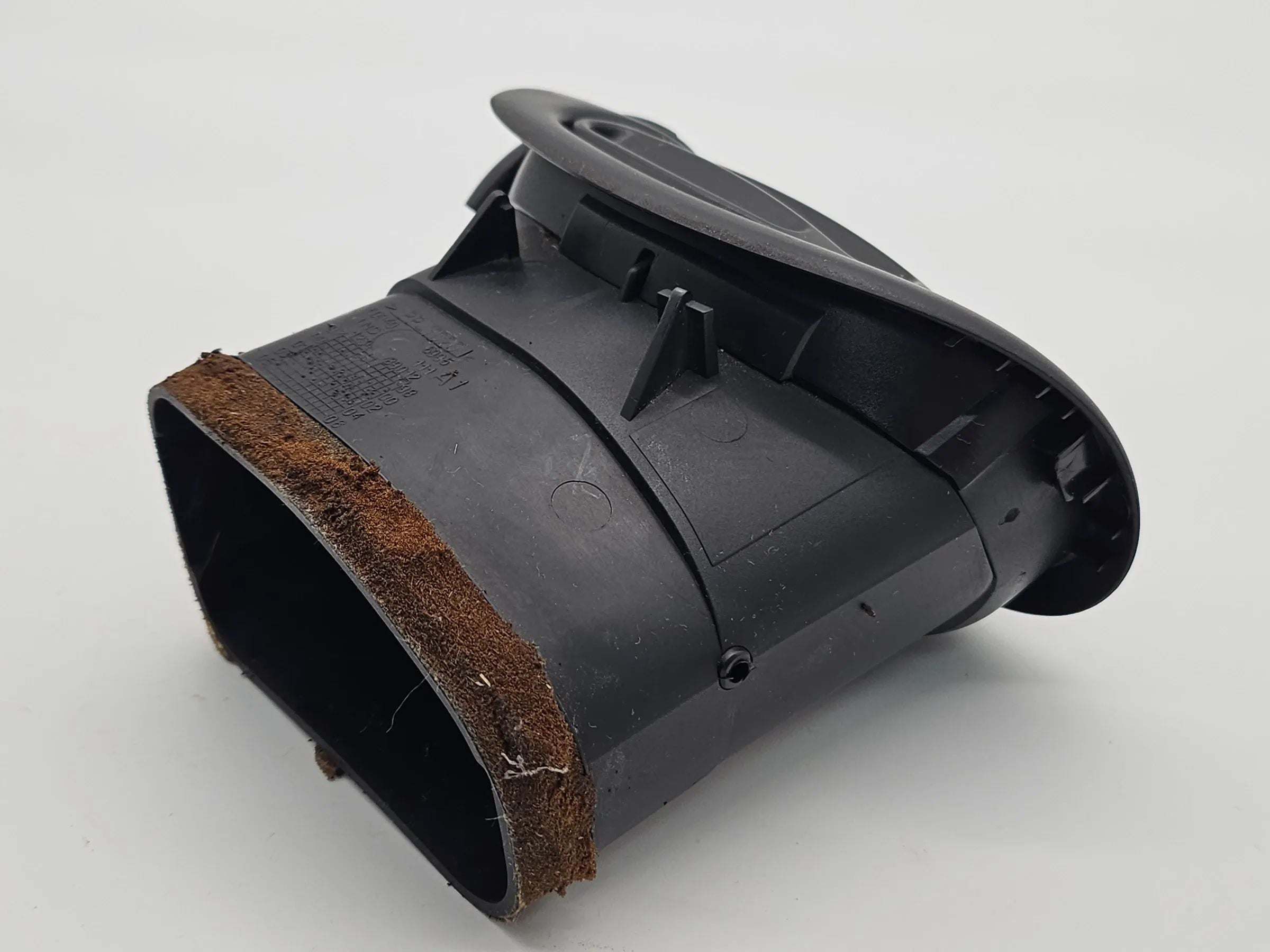 Пежо 206СС Воздуховод воздуховыпускная решетка правая 9632184377