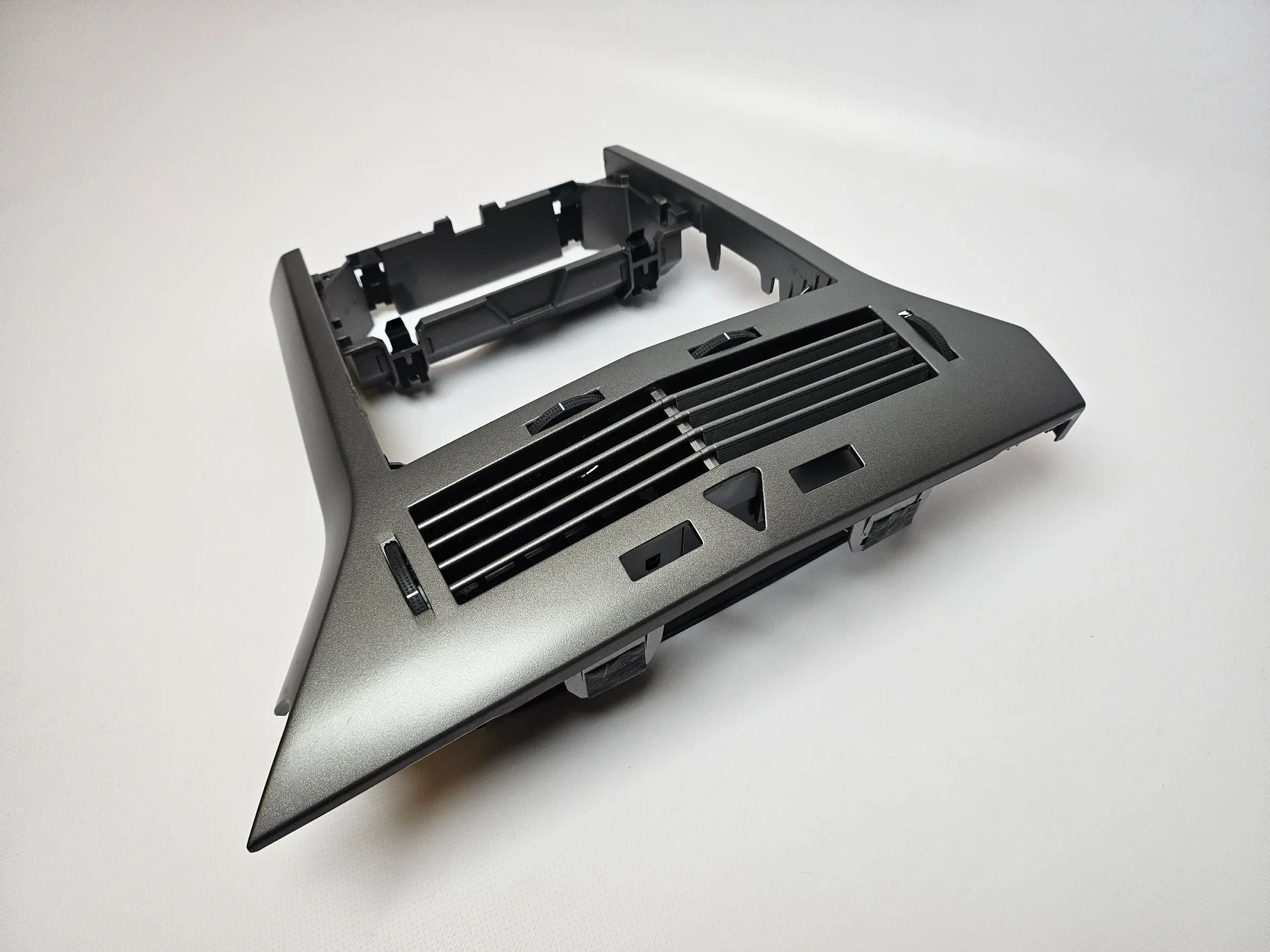 Oryginalna osłona kratki nawiewu środkowego Opel Astra H 331985437