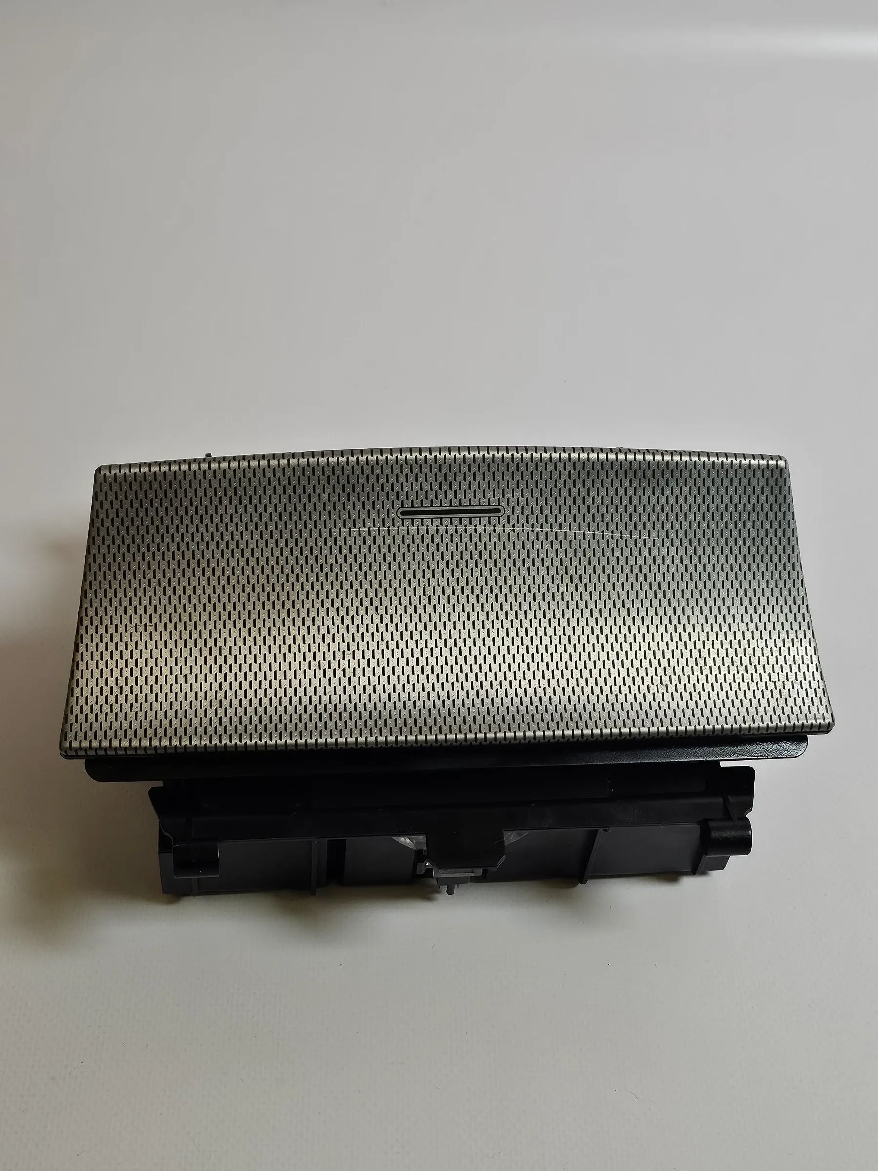 Mercedes Benz C Klasse W203 ASCHENBECHER Ablagefach Mittelkonsole A2036800852