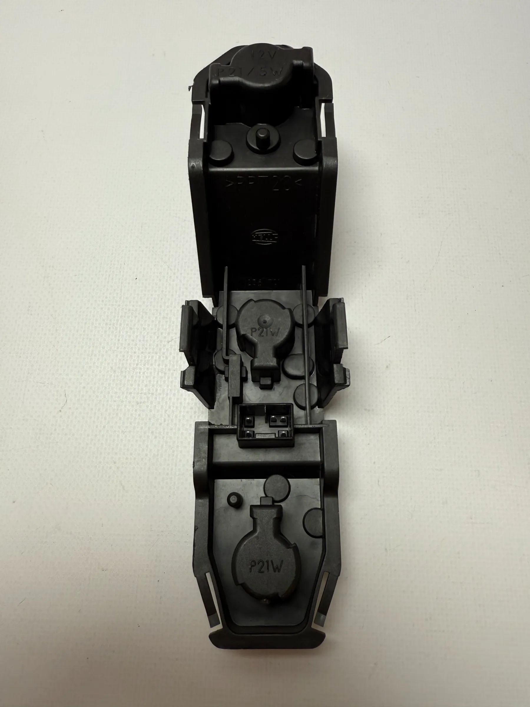 Original NISSAN Micra II K11 Lampenträger Rücklicht Hinten L/R 236 721