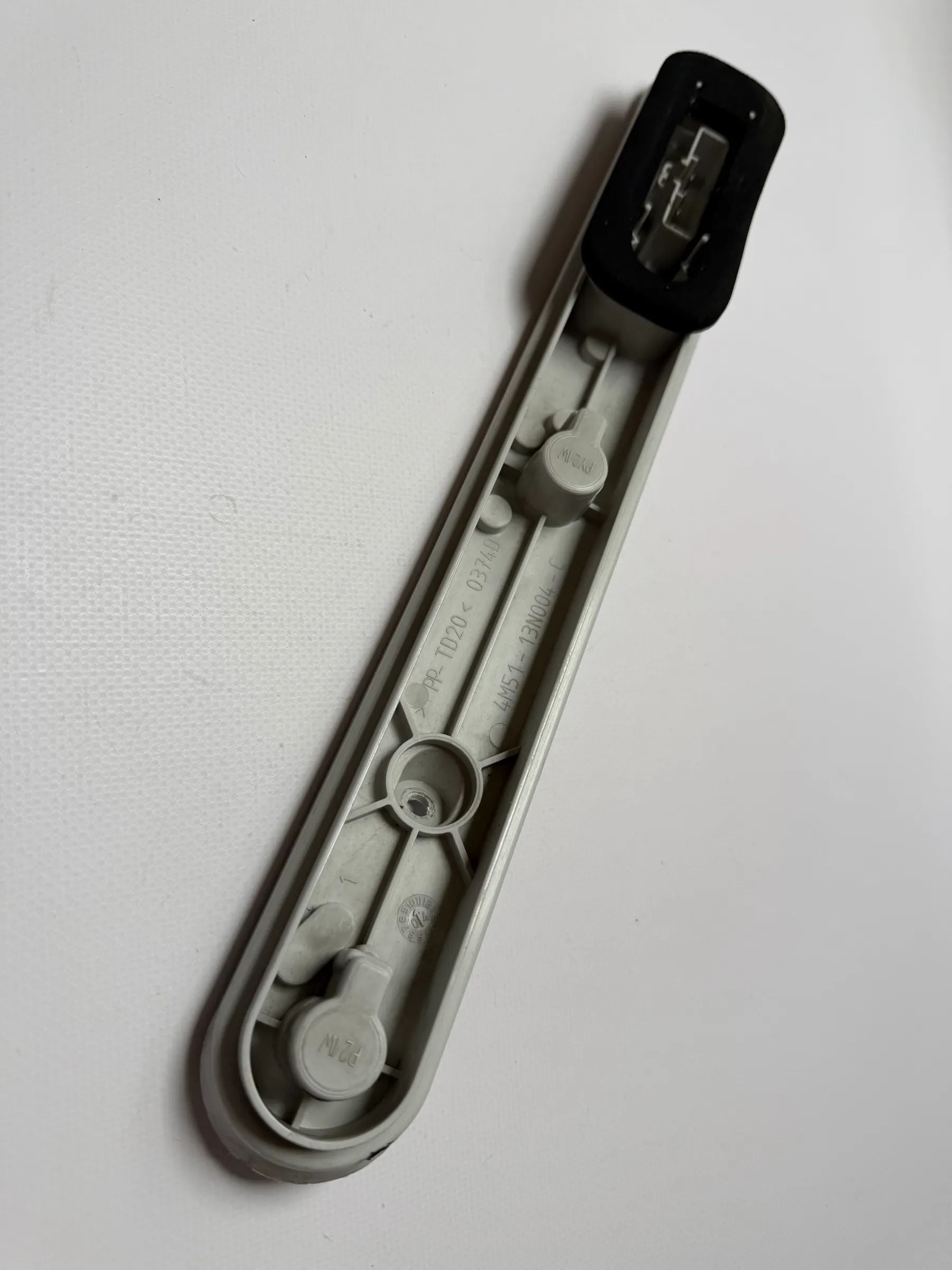 Original Ford Focus Turnier  Lampenträger Rückleuchte R/L Visteon 4M51-13004-C