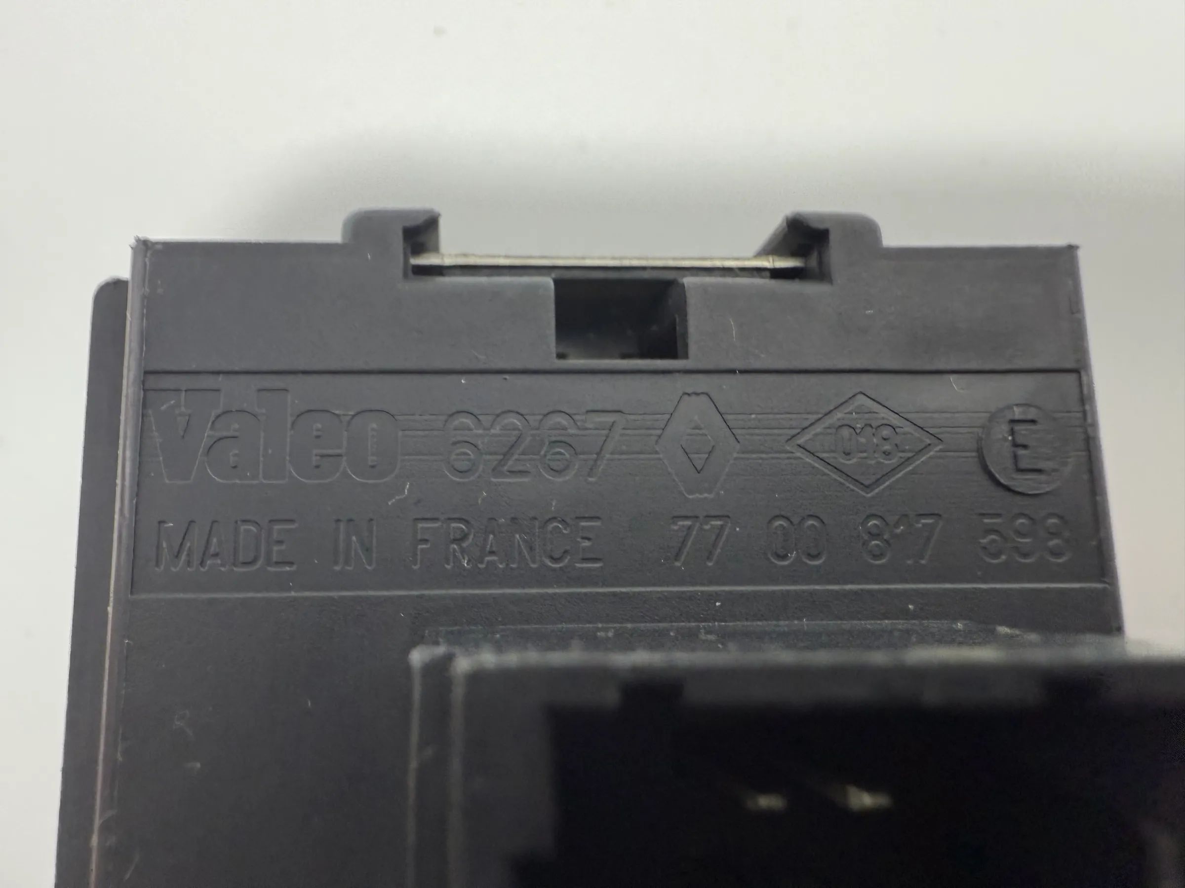 Oryginalny przełącznik regulacji zasięgu świateł Renault 19 II LWR Valeo 7700817598