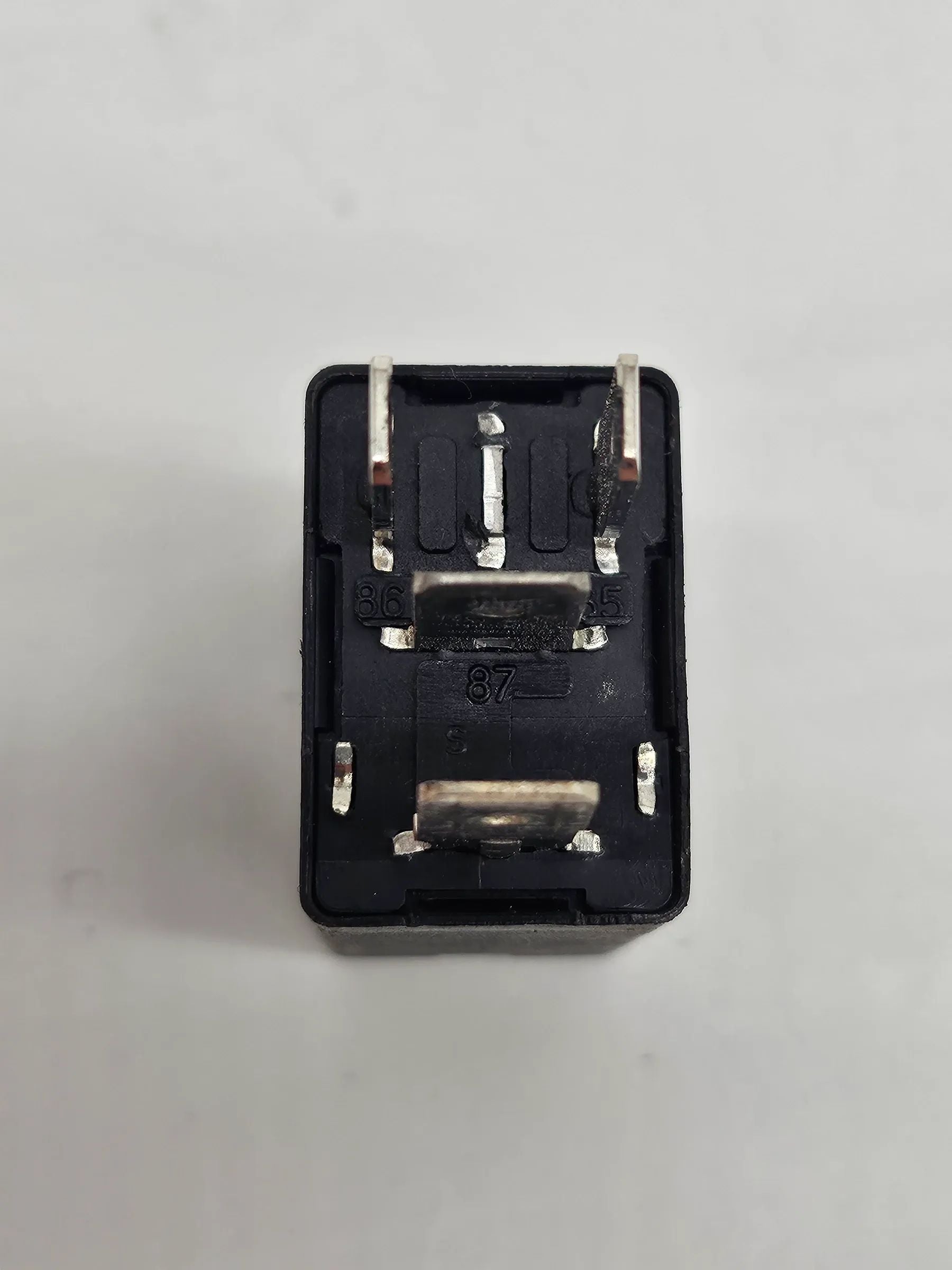 Alfa Romeo 147 (937) Relay Working Relay Contact Relay BLACK B047 46520411 