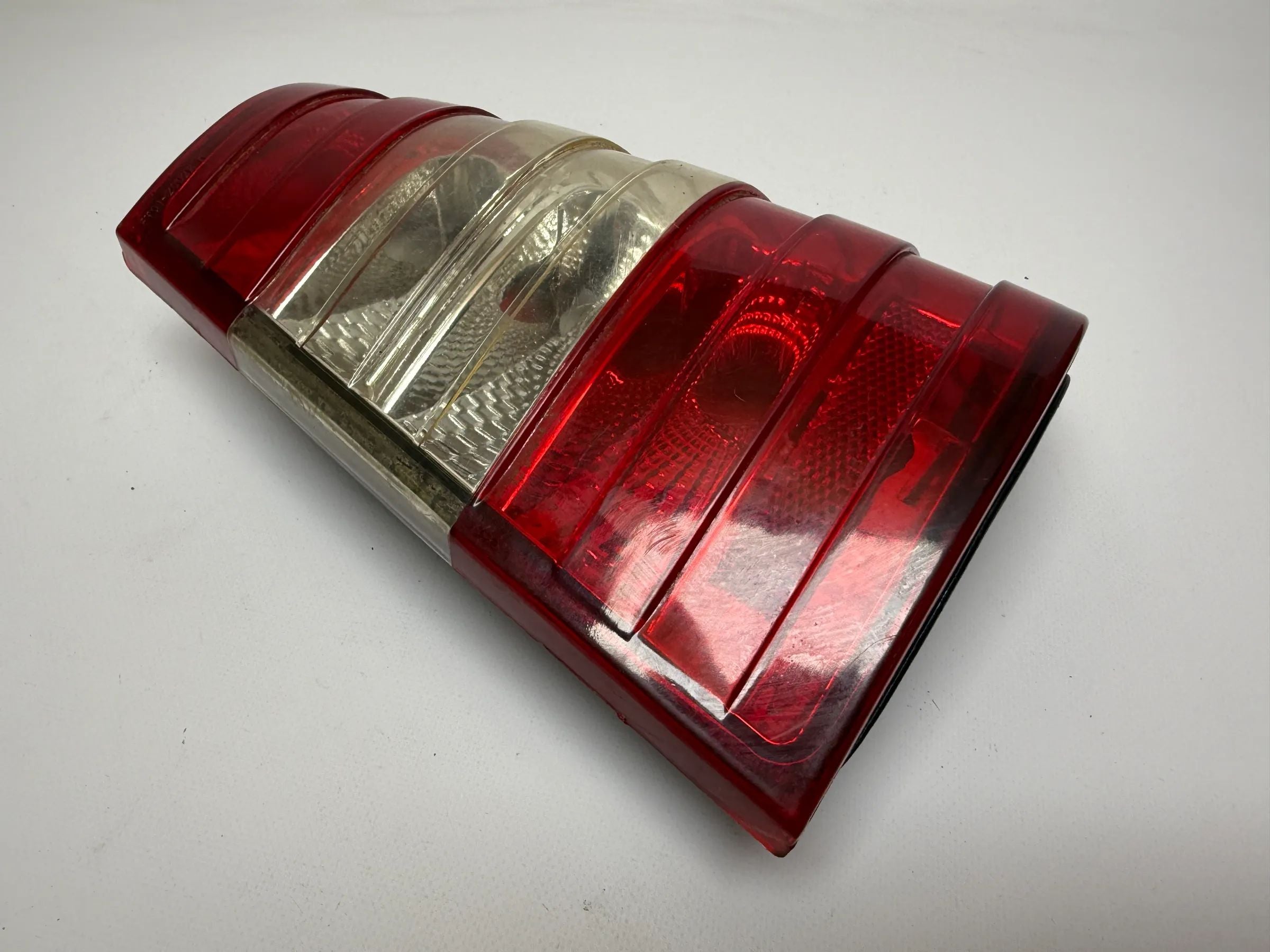 Mercedes-Benz E-Klasse (S124/W124) Rück- & Bremsleuchte Rechts FT01-2002B R