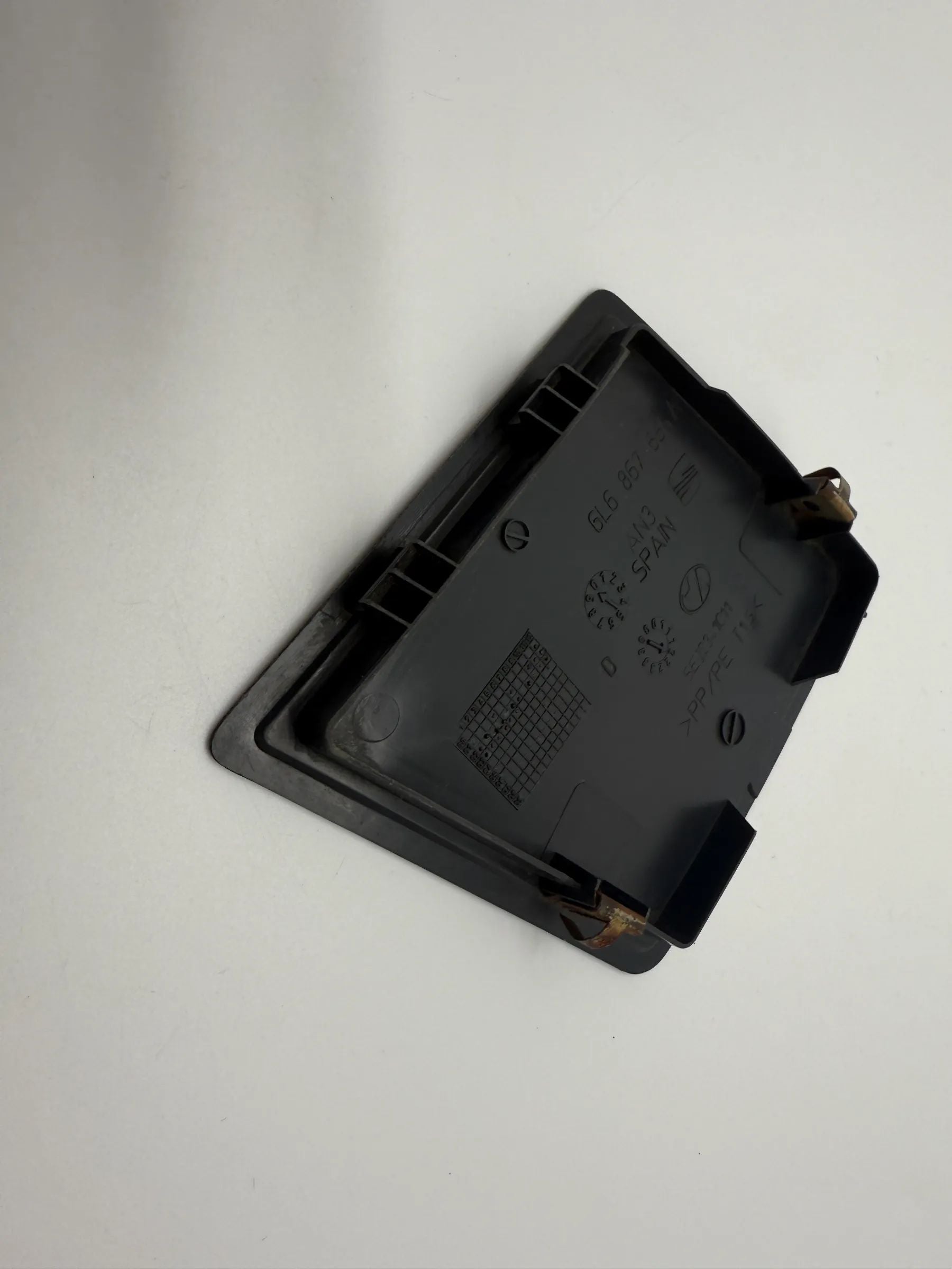 Original Seat Ibiza III 3 pokrywa klapki serwisowej klapy tylnej prawa 6L6867656A