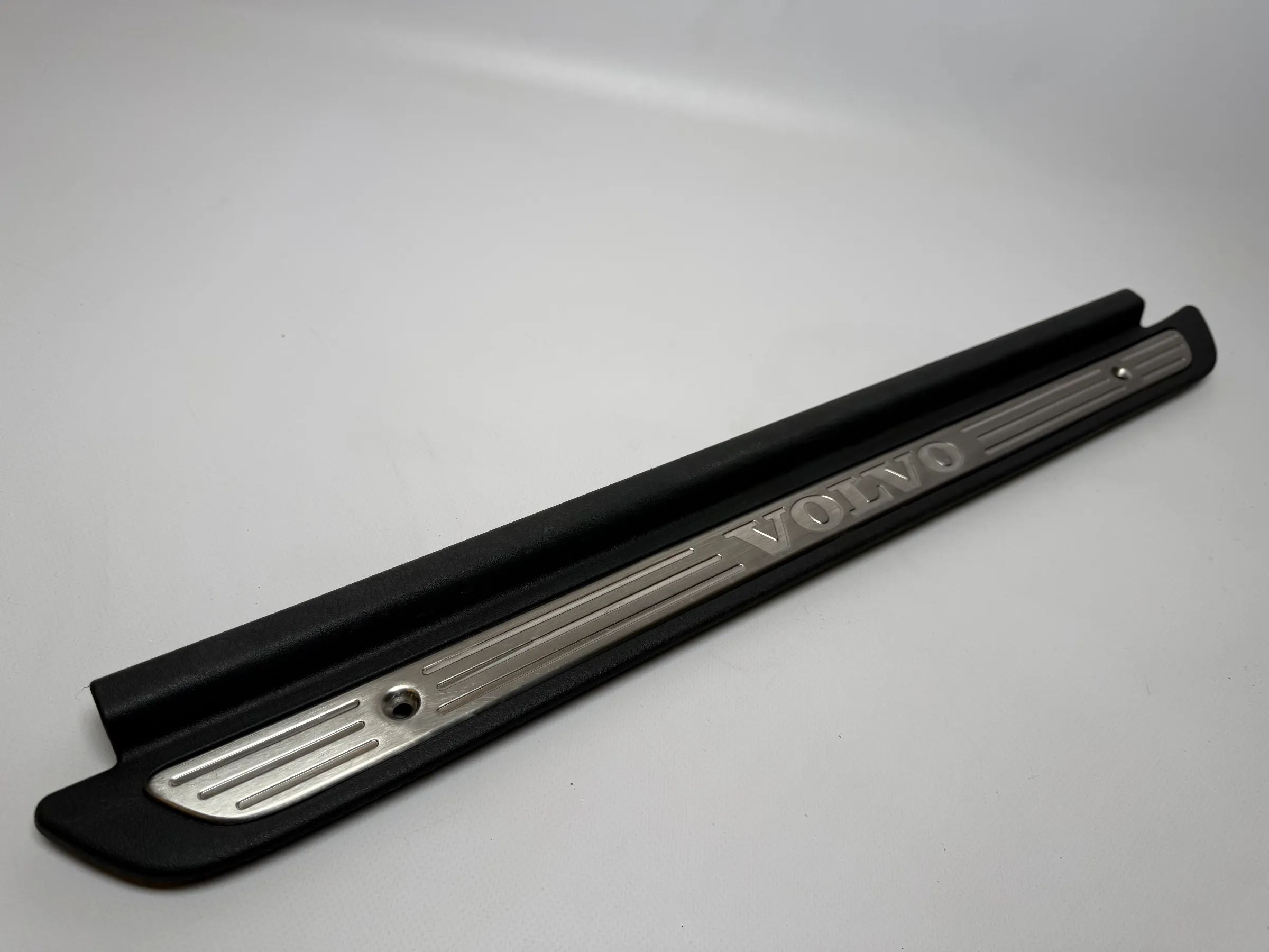 Oryginalna listwa progowa Volvo V40 Lewa Przednia C1/C2/C3 30818-429/425/421