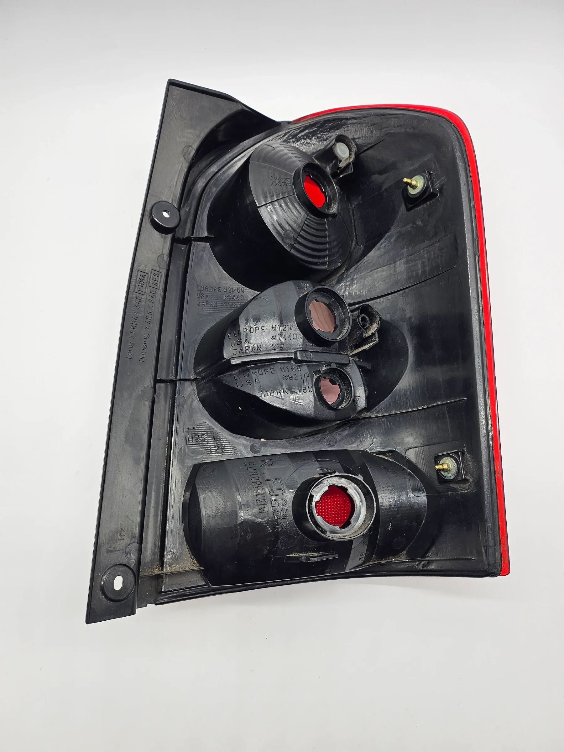 Oryginalne lewe tylne światło MAZDA MPV II (LW) 05/2002-10/2003