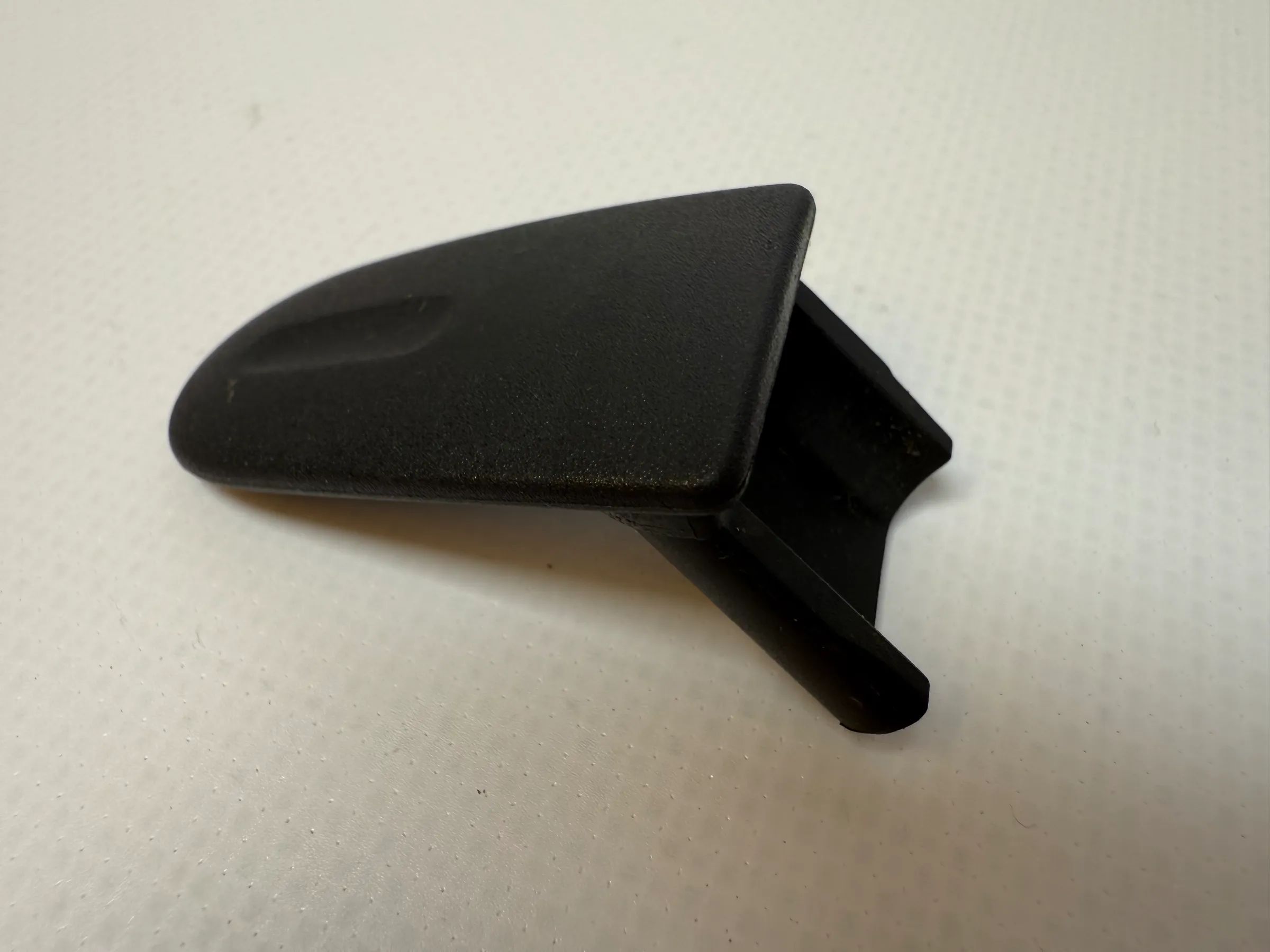純正 VW ゴルフ4 IV 1J4858883 左Cピラートリム用シートベルトホルダー