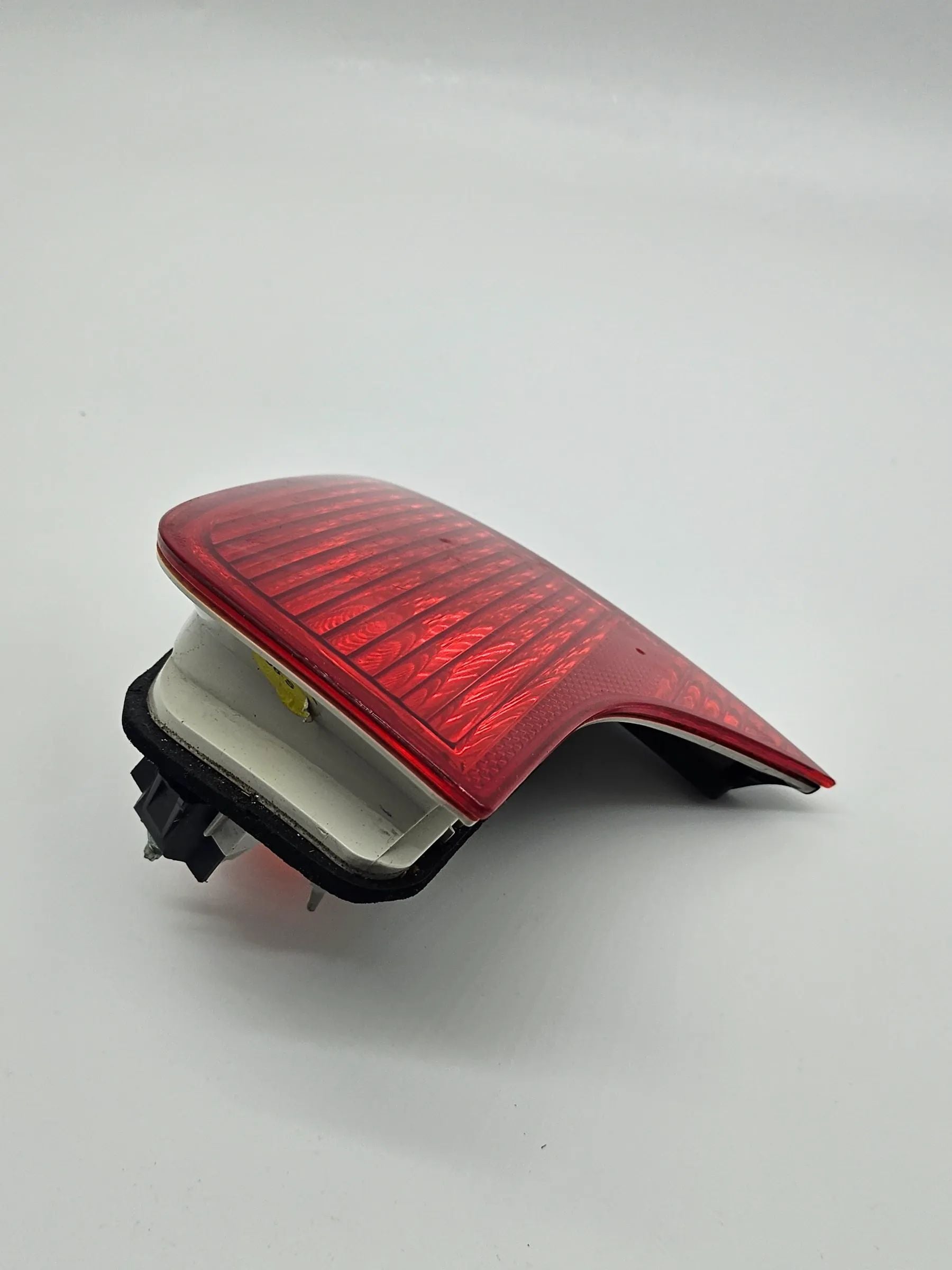 Oryginalna tylna lampa prawa wewnętrzna Audi A4 8E B7 Limo 8E5945094