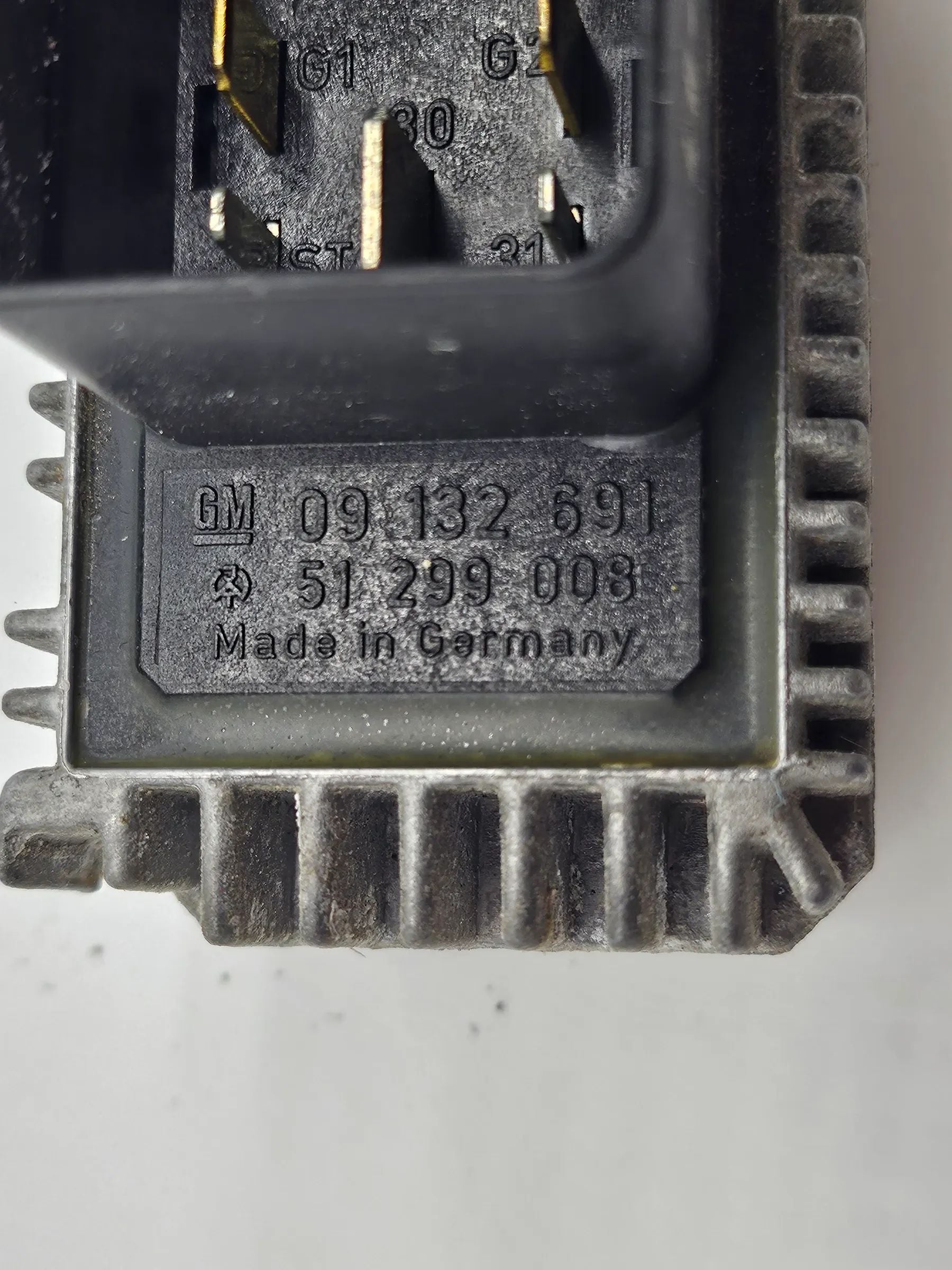 Original Opel A Zafira 2.2 DTI glow plug relay 09132691 51299008 