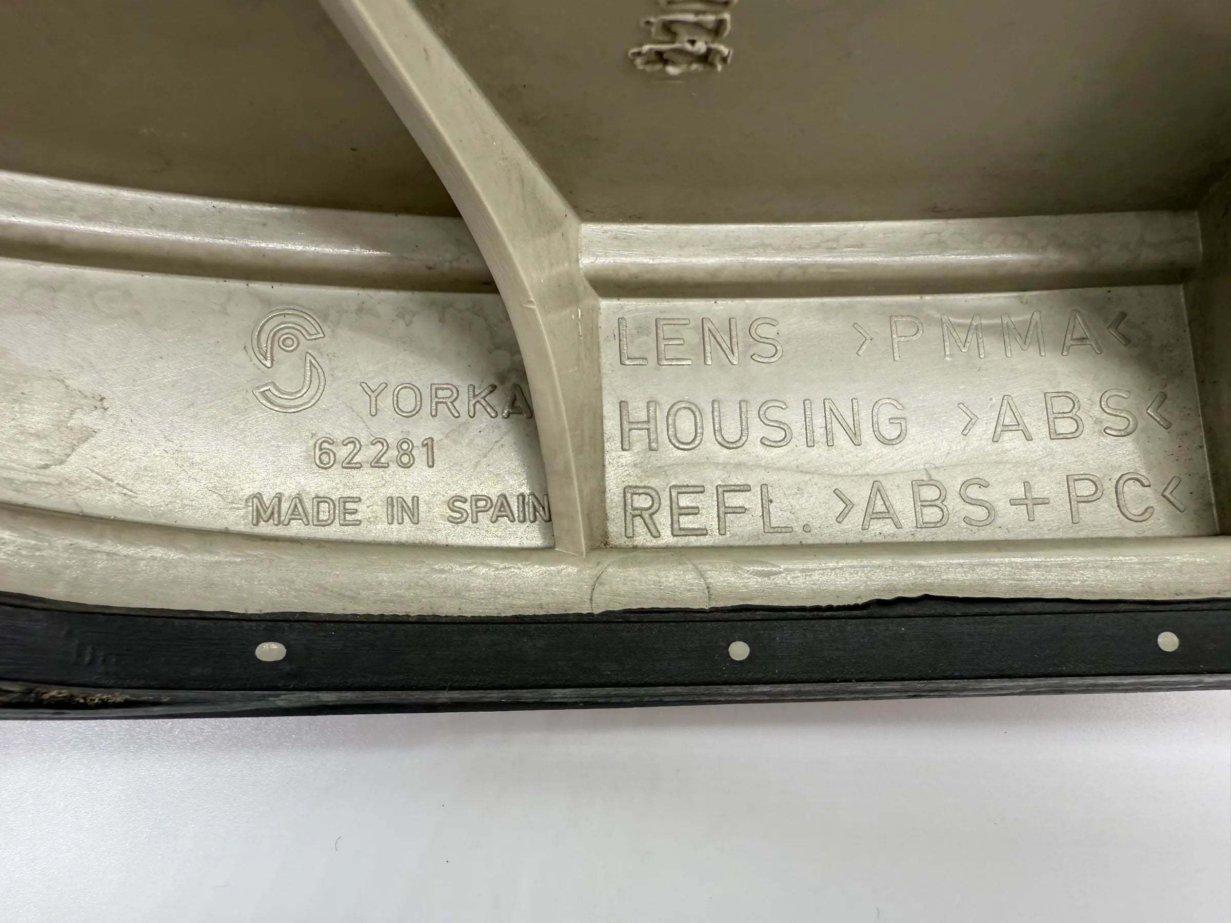 Оригинальный задний правый фонарь Opel Зафира А 2002 Yorka 62281