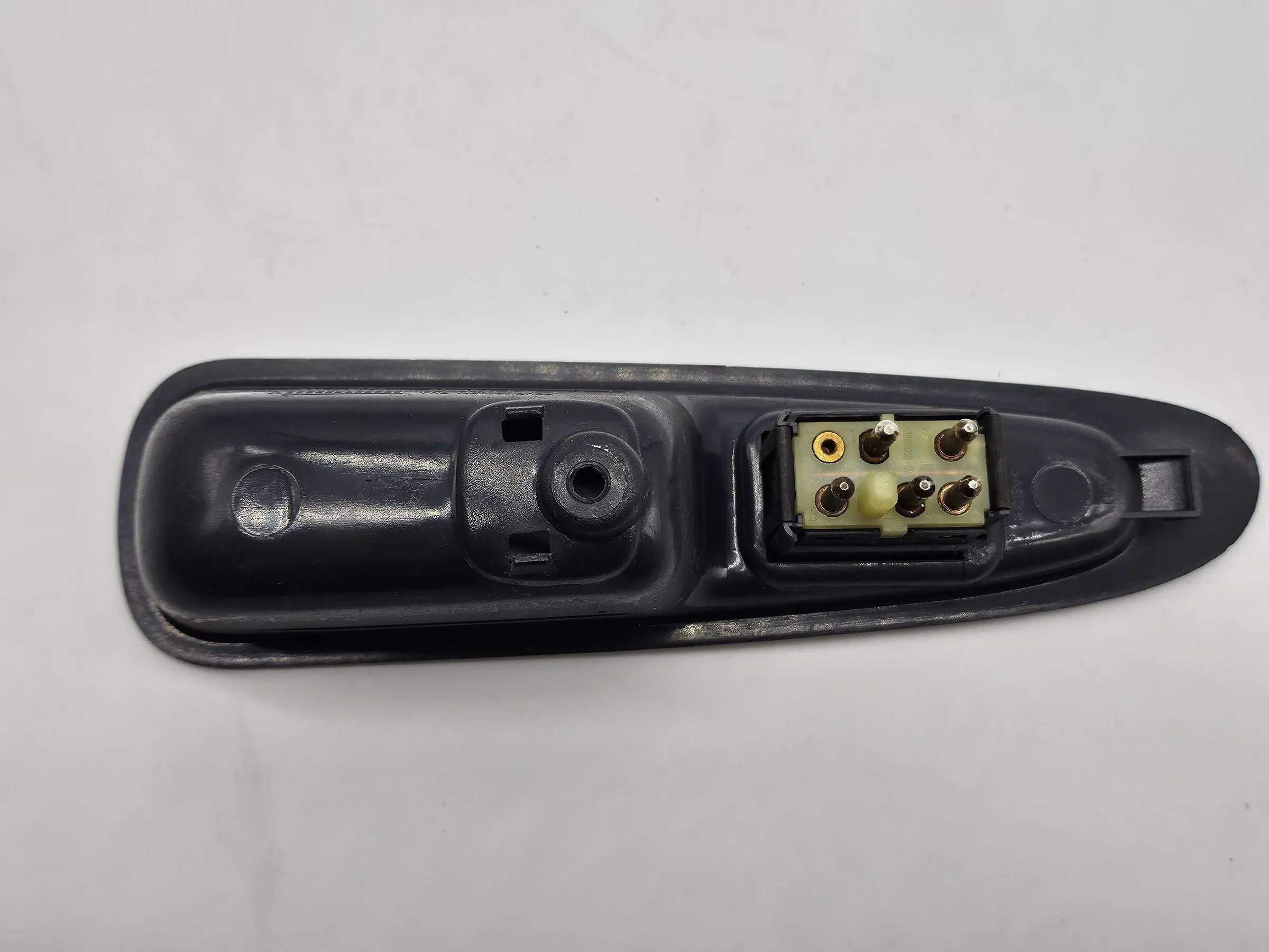 Oryginalna szybka tylna lewa Volvo V40 Kombi VW 1.8i 16V manualna 03458028 821429