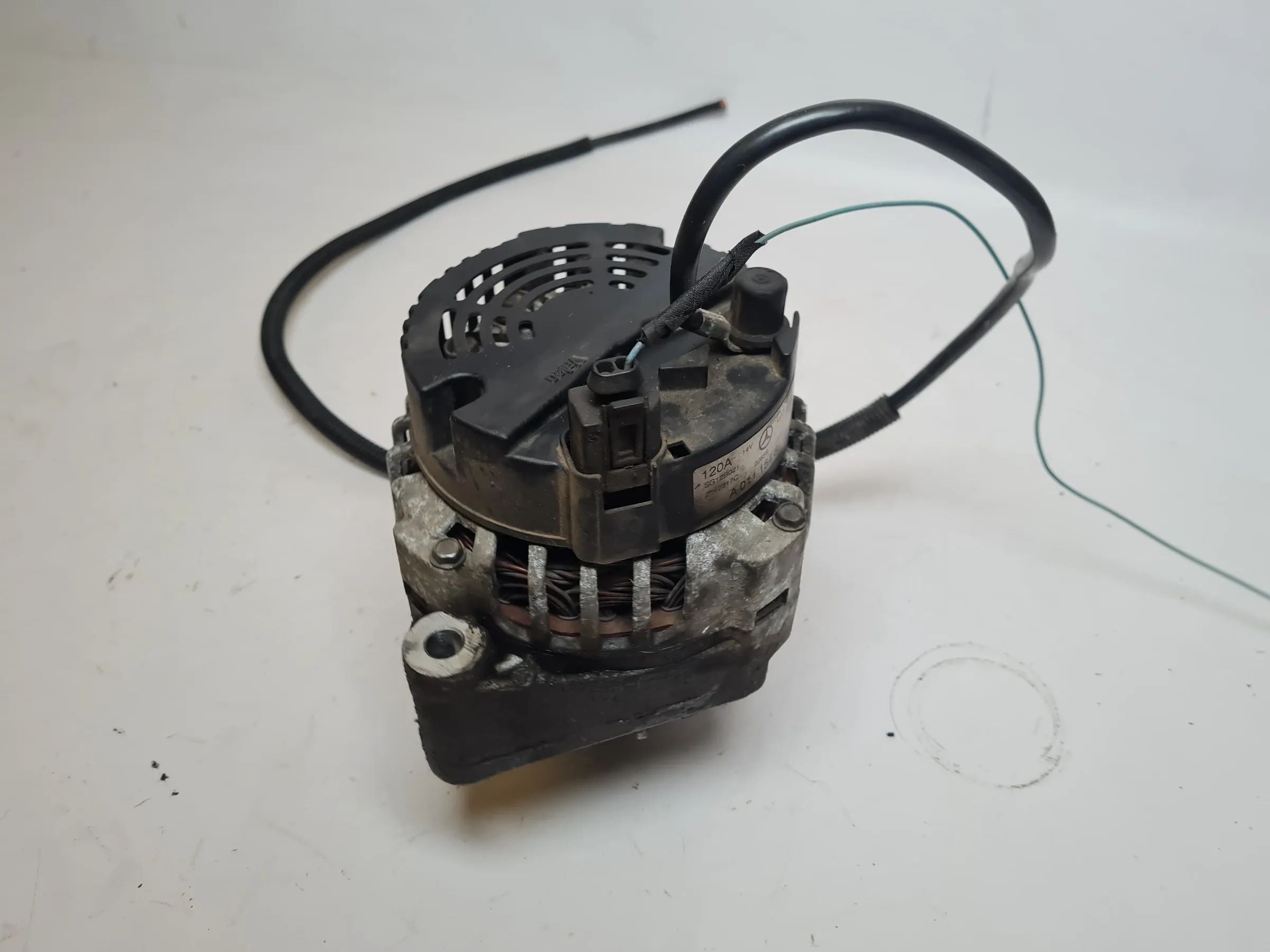 मूल मर्सिडीज़ C-क्लास CL203 लिच्टमाशिने जेनरेटर M111.955 A0111546802