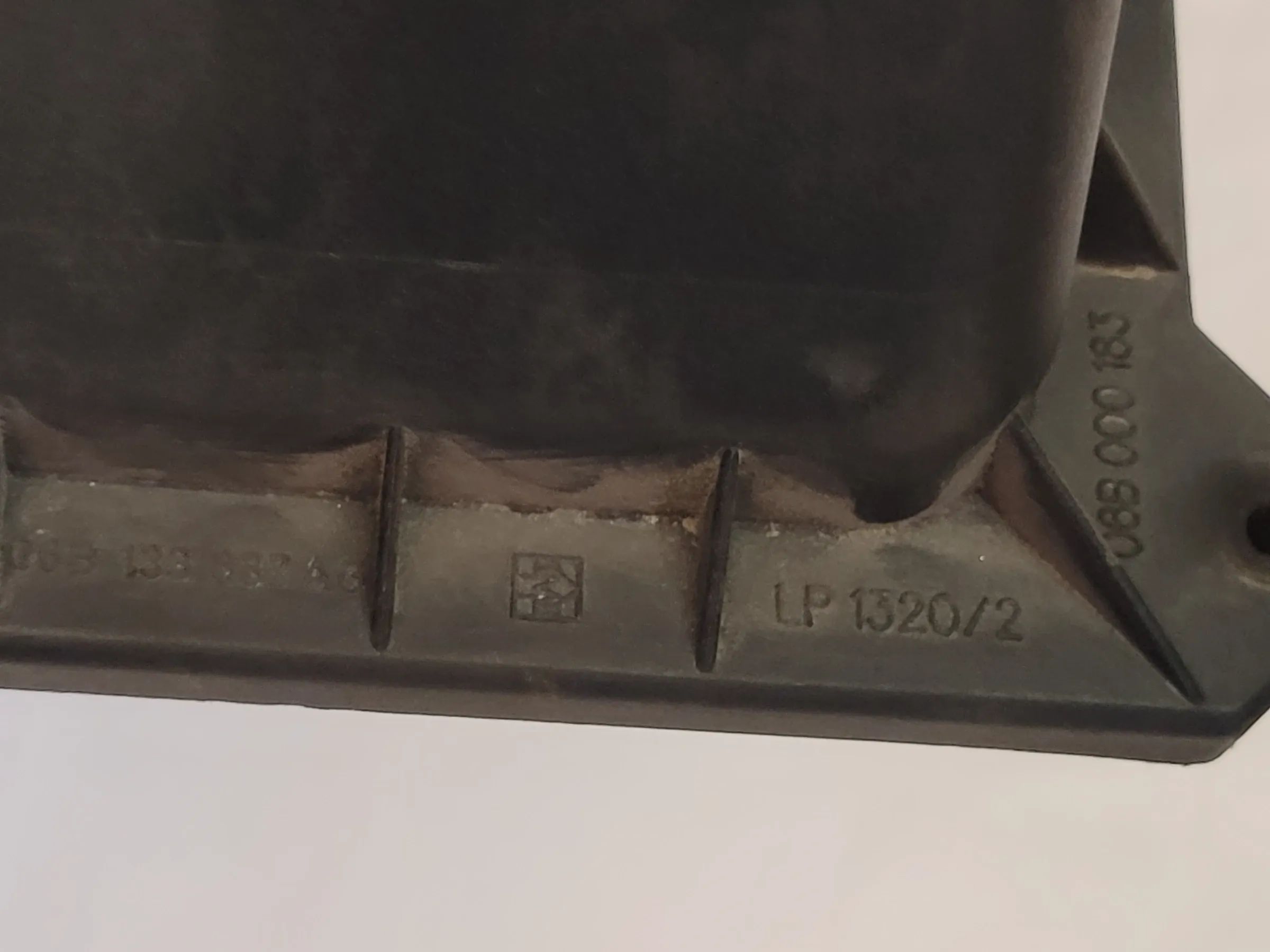 Original Audi A4 8E/B6/B7 Luftfilterkasten Teil 06B133837AG