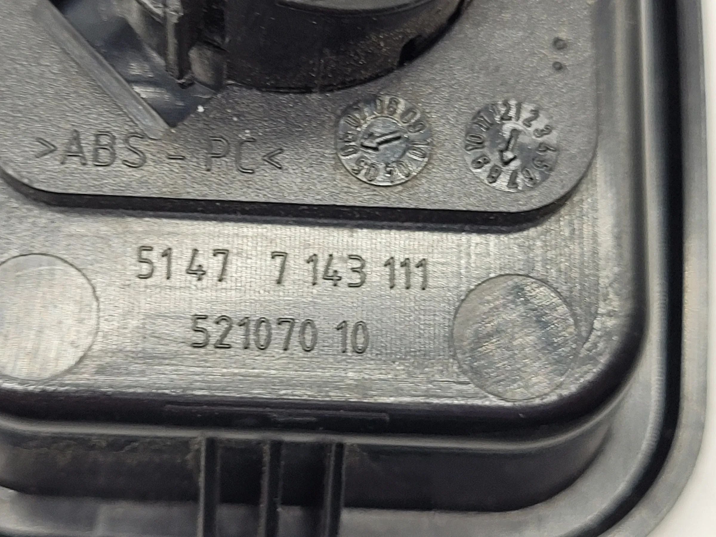 BMW 3er E90/E91 12V Bordspannung Steckdose Kofferraum 51.47-7143111 Original
