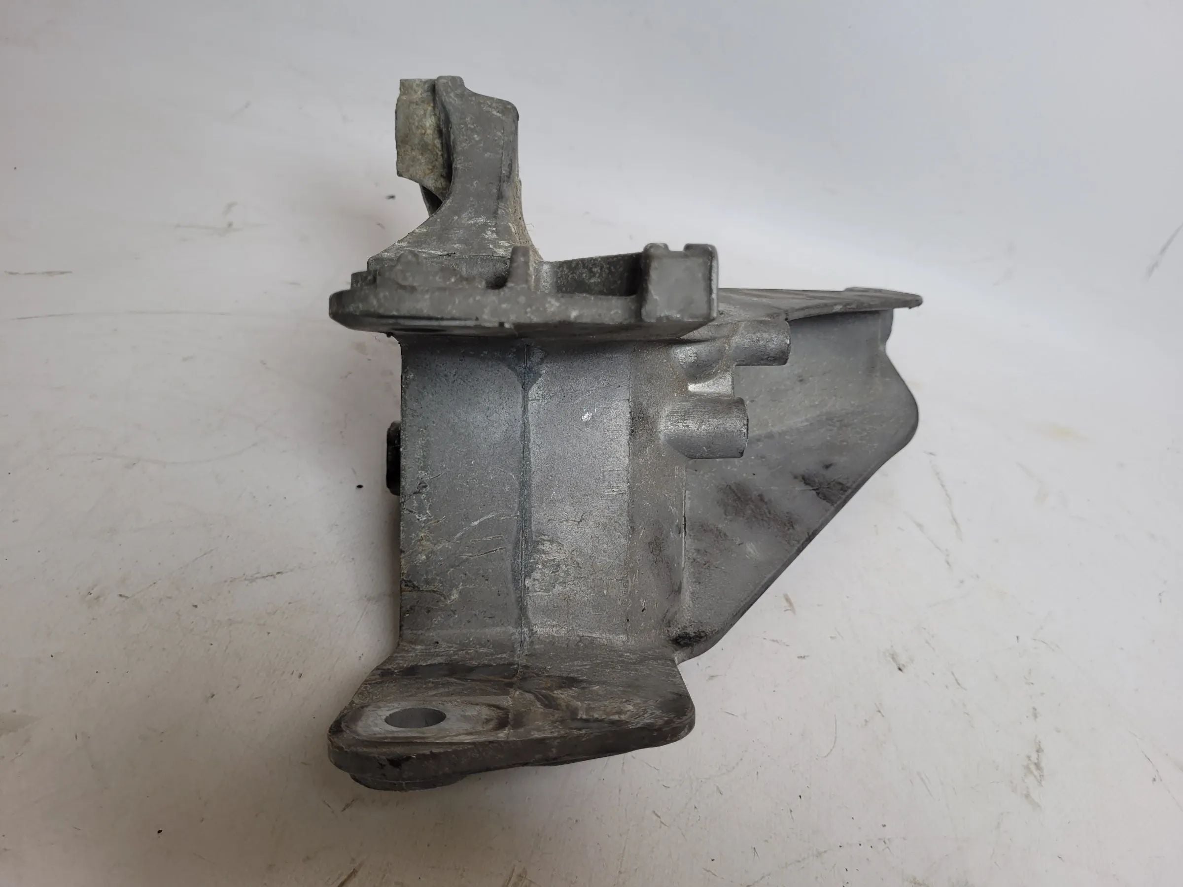 แท่นยึดมอเตอร์แท้สำหรับ Mini One (R50/R53) หมายเลข 22.11-6756221-05