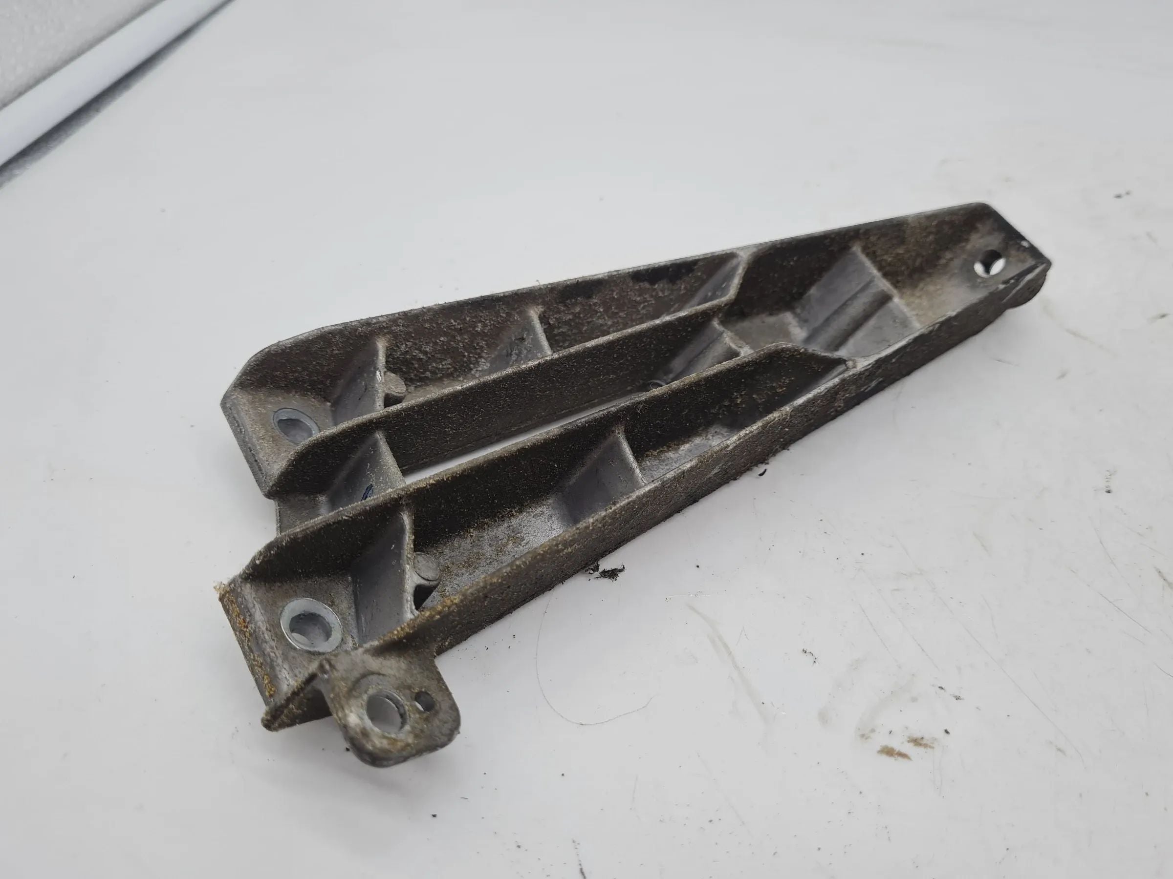 Original Mercedes C-Klasse CL203 エンジンマウントホルダー M111.951 A1112361395