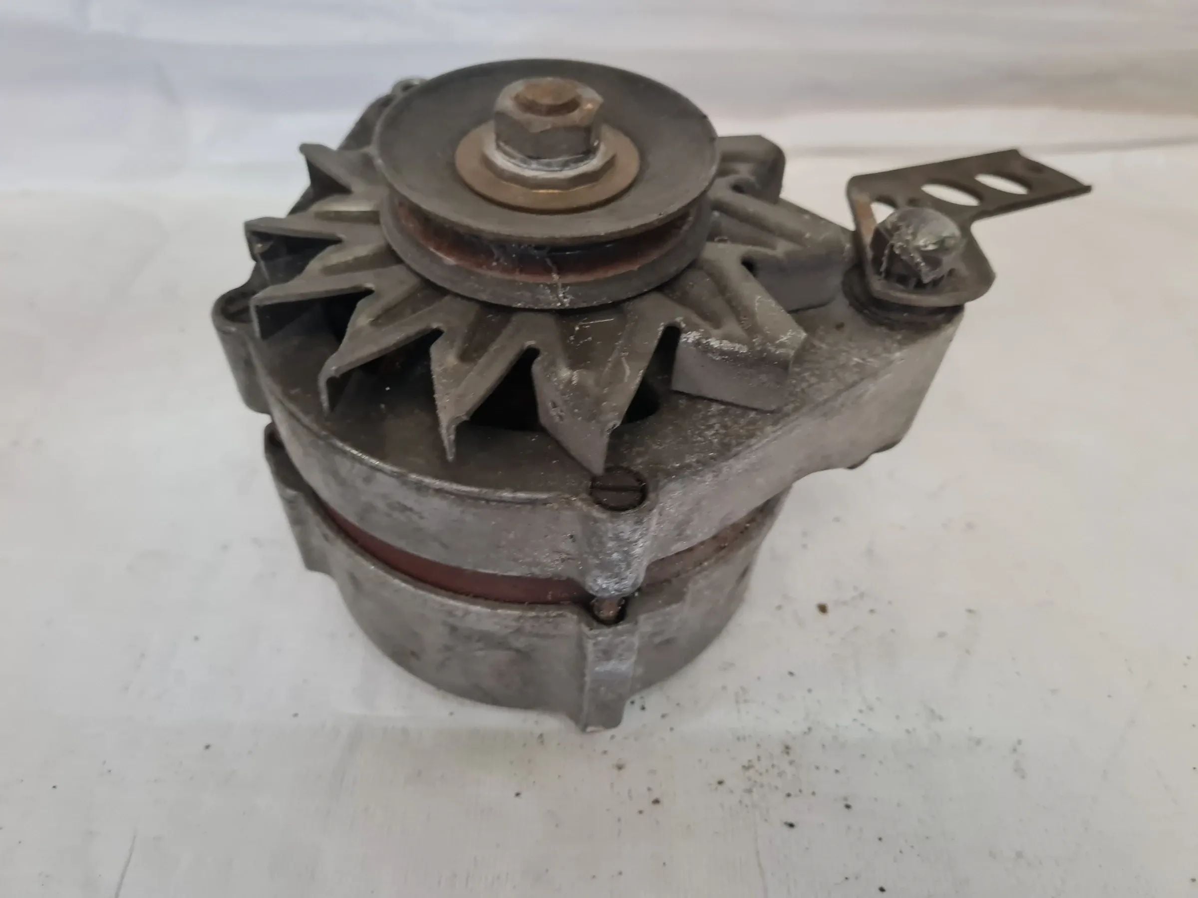 Original BMW 3/5 E28/E30 Bosch Lichtmaschine 0120469617