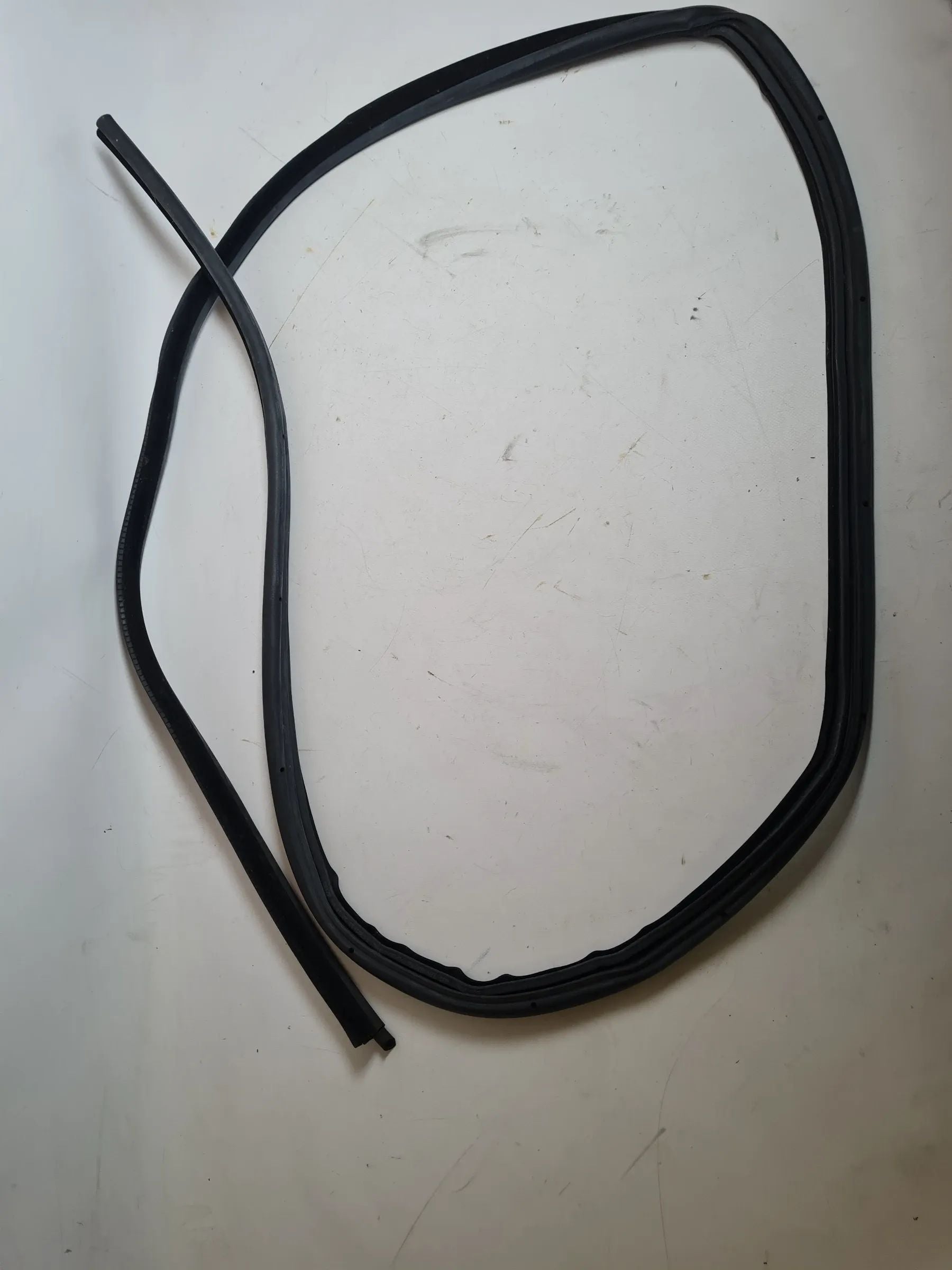Original BMW 5 Series (E60/E61) Window Seal Door Front Right 7033774